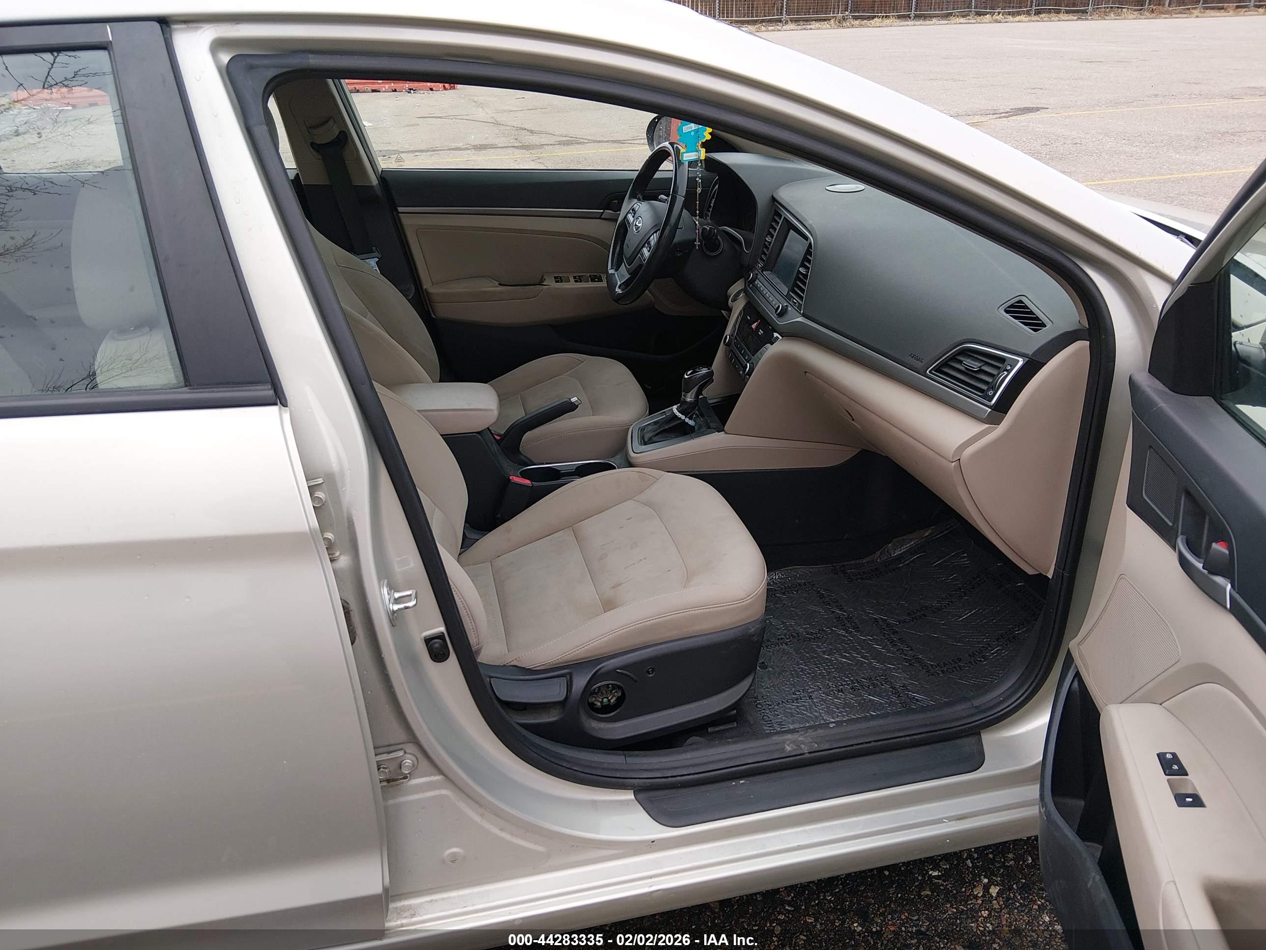 HYUNDAI ELANTRA image 5