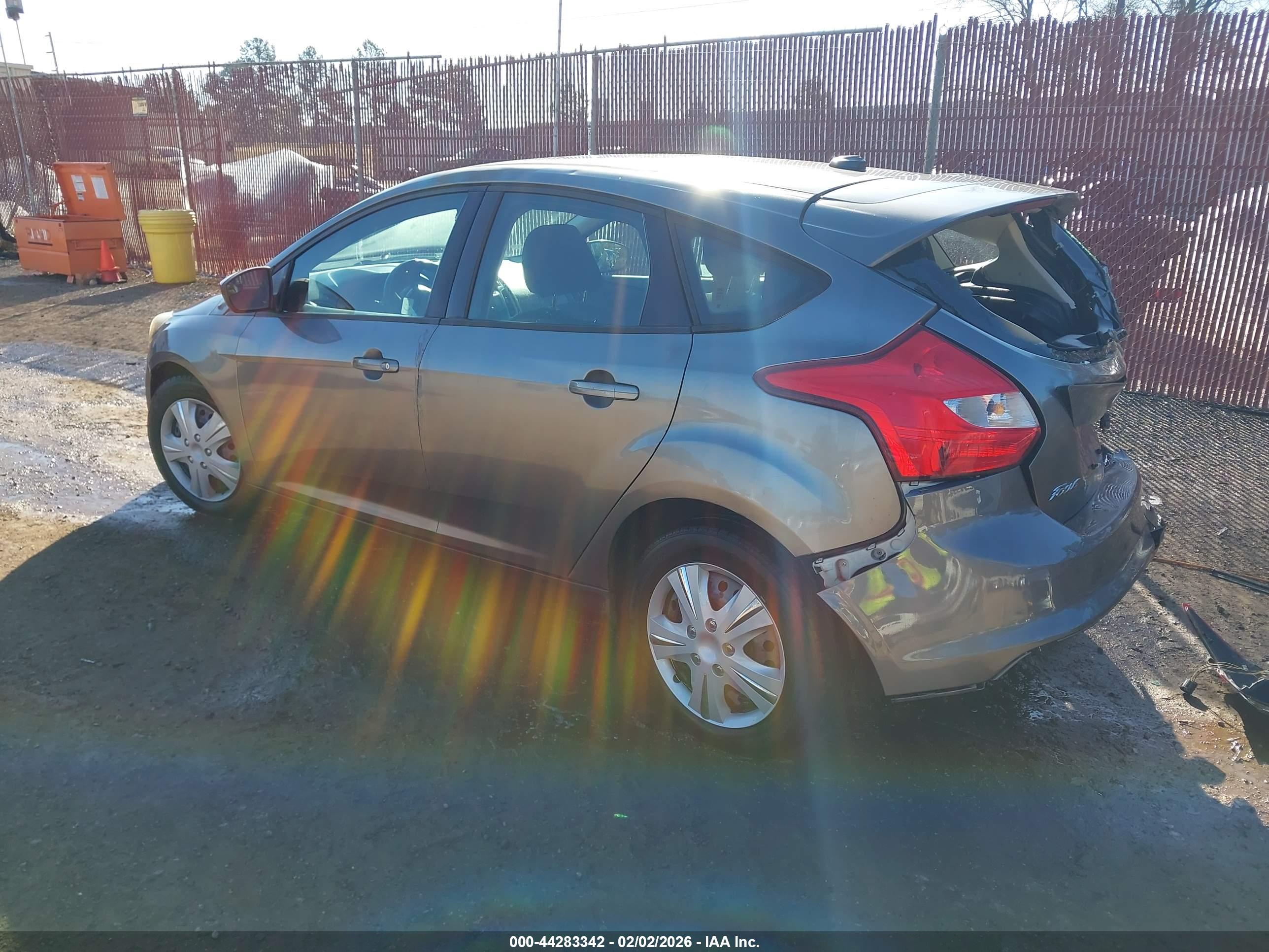 FORD FOCUS image 3