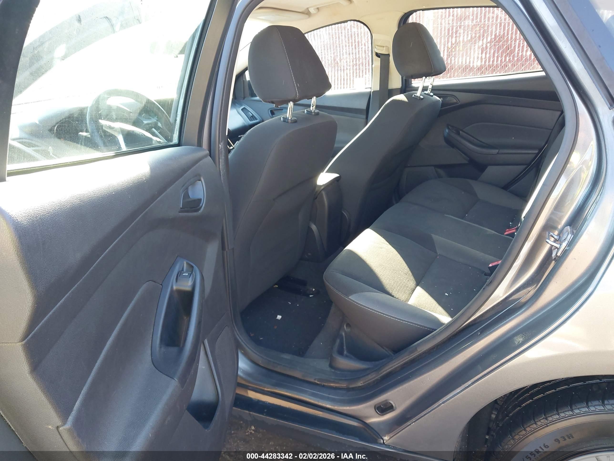 FORD FOCUS image 8