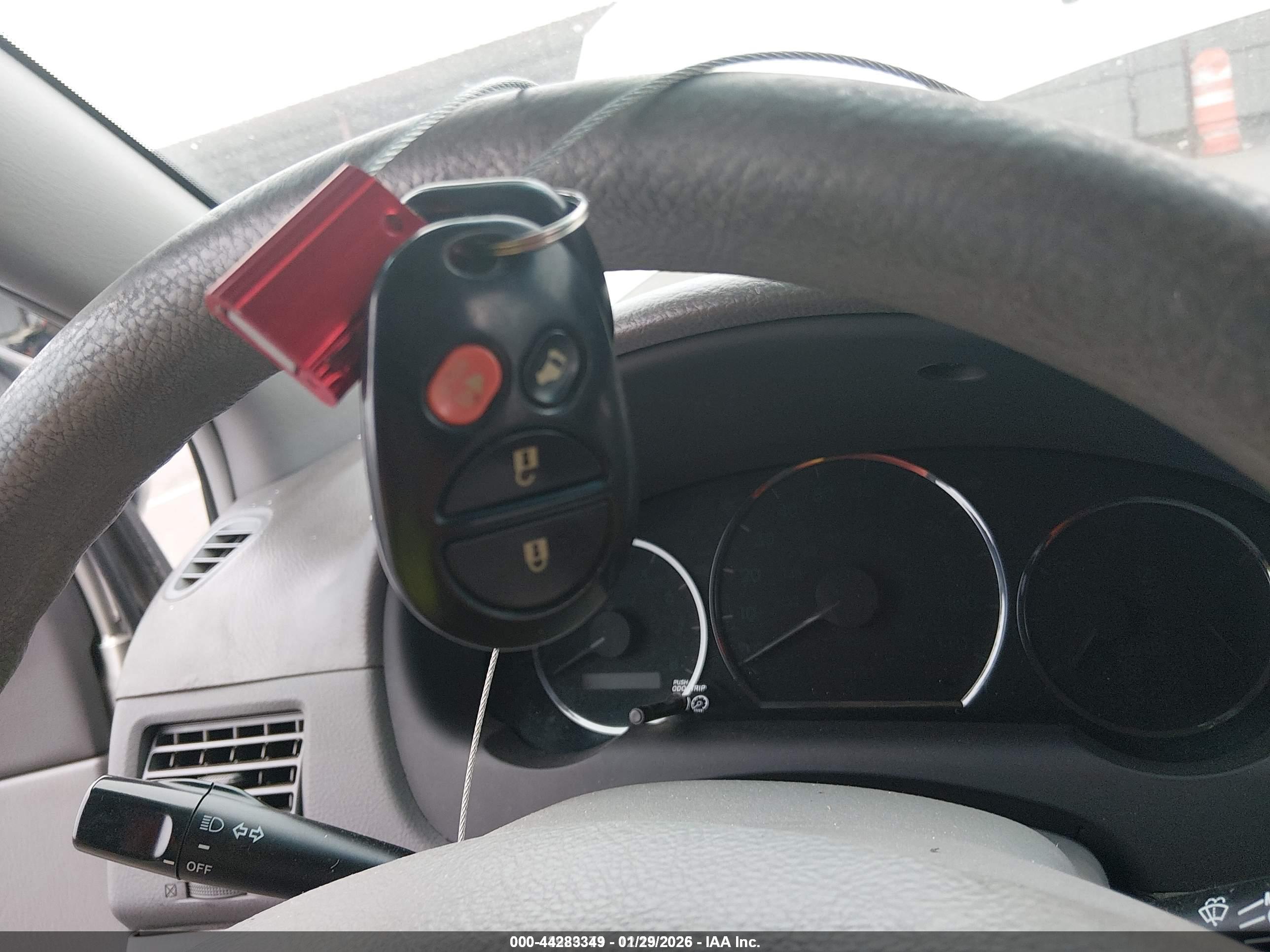TOYOTA SIENNA image 11