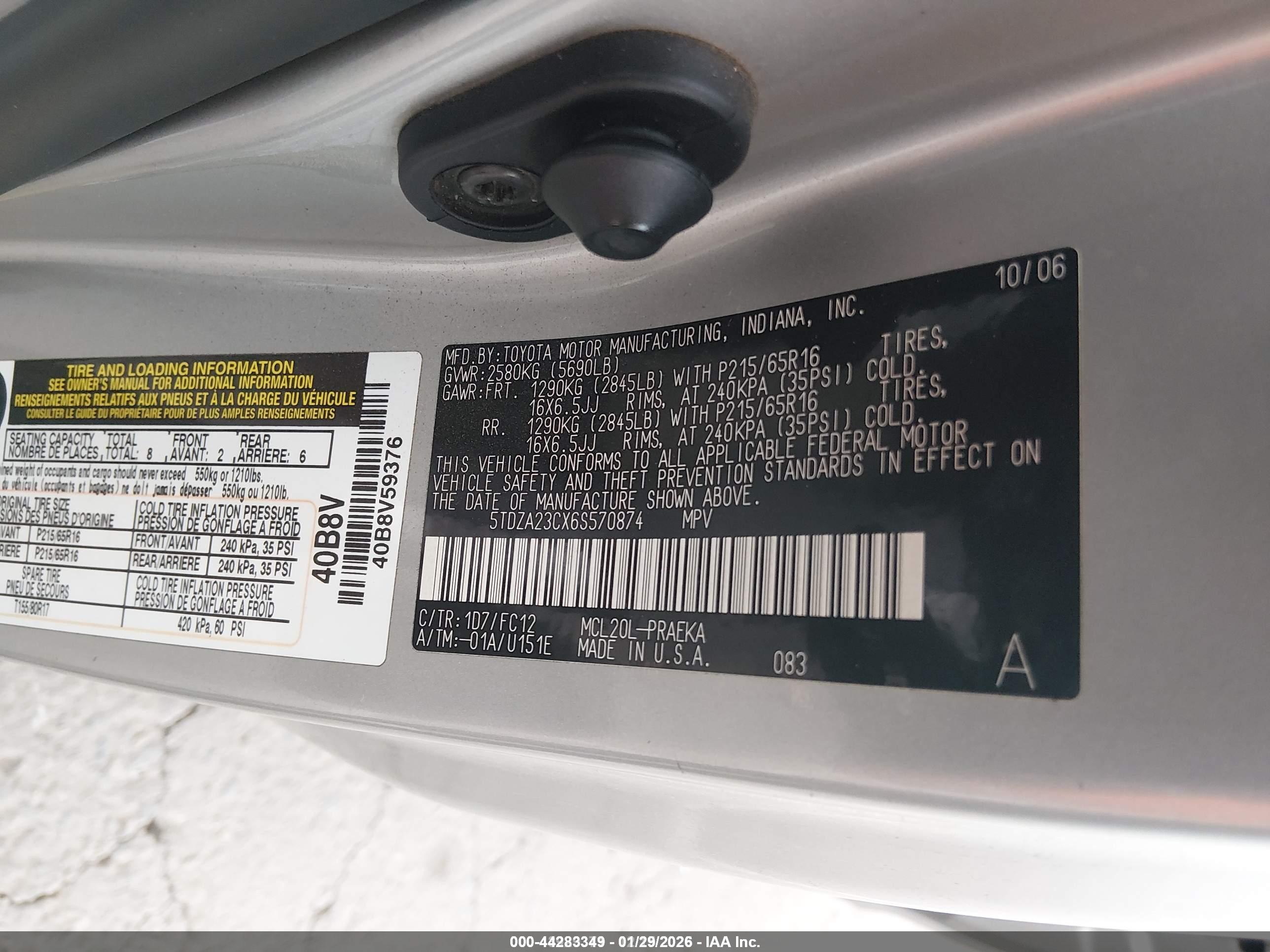 TOYOTA SIENNA image 9