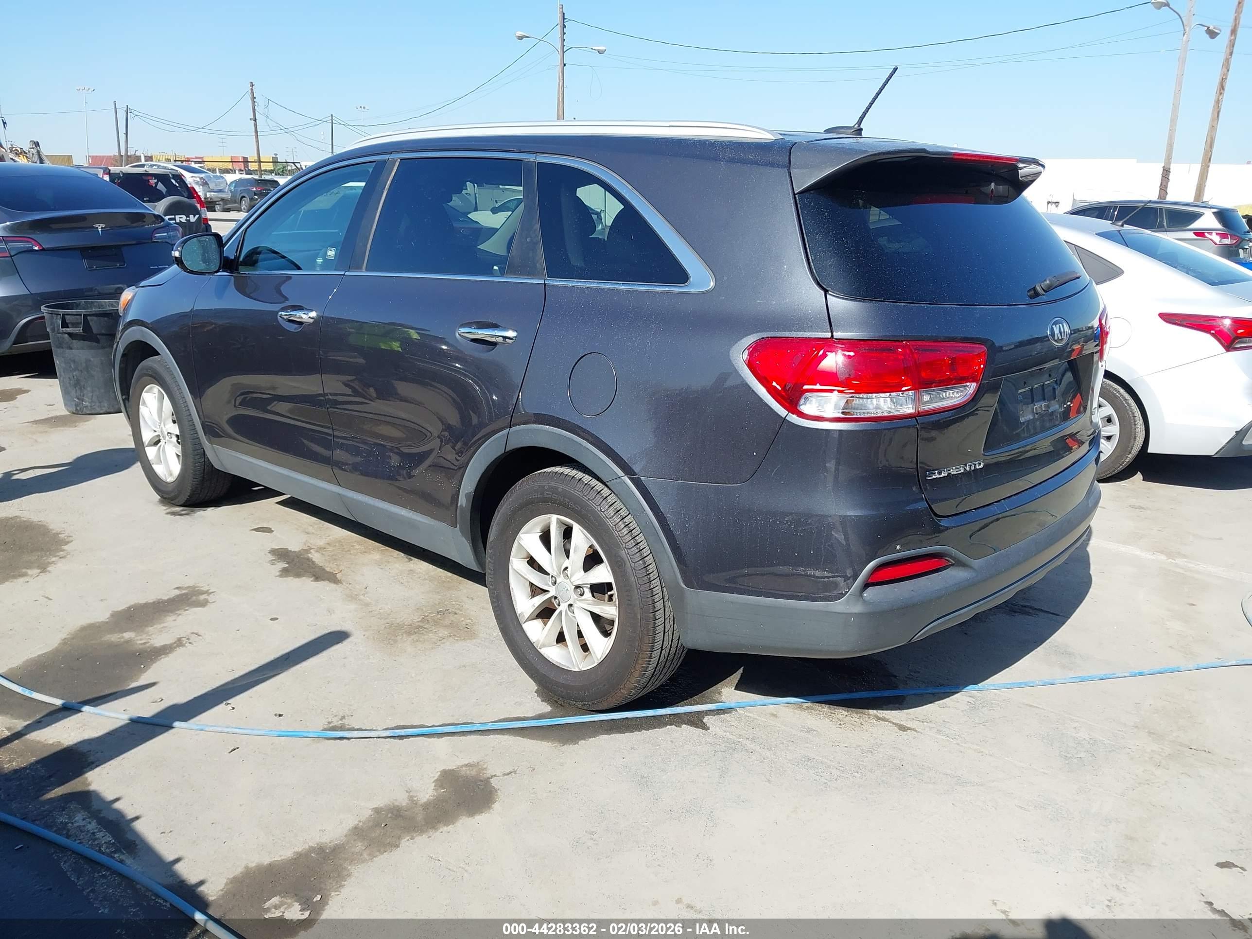 KIA SORENTO image 3