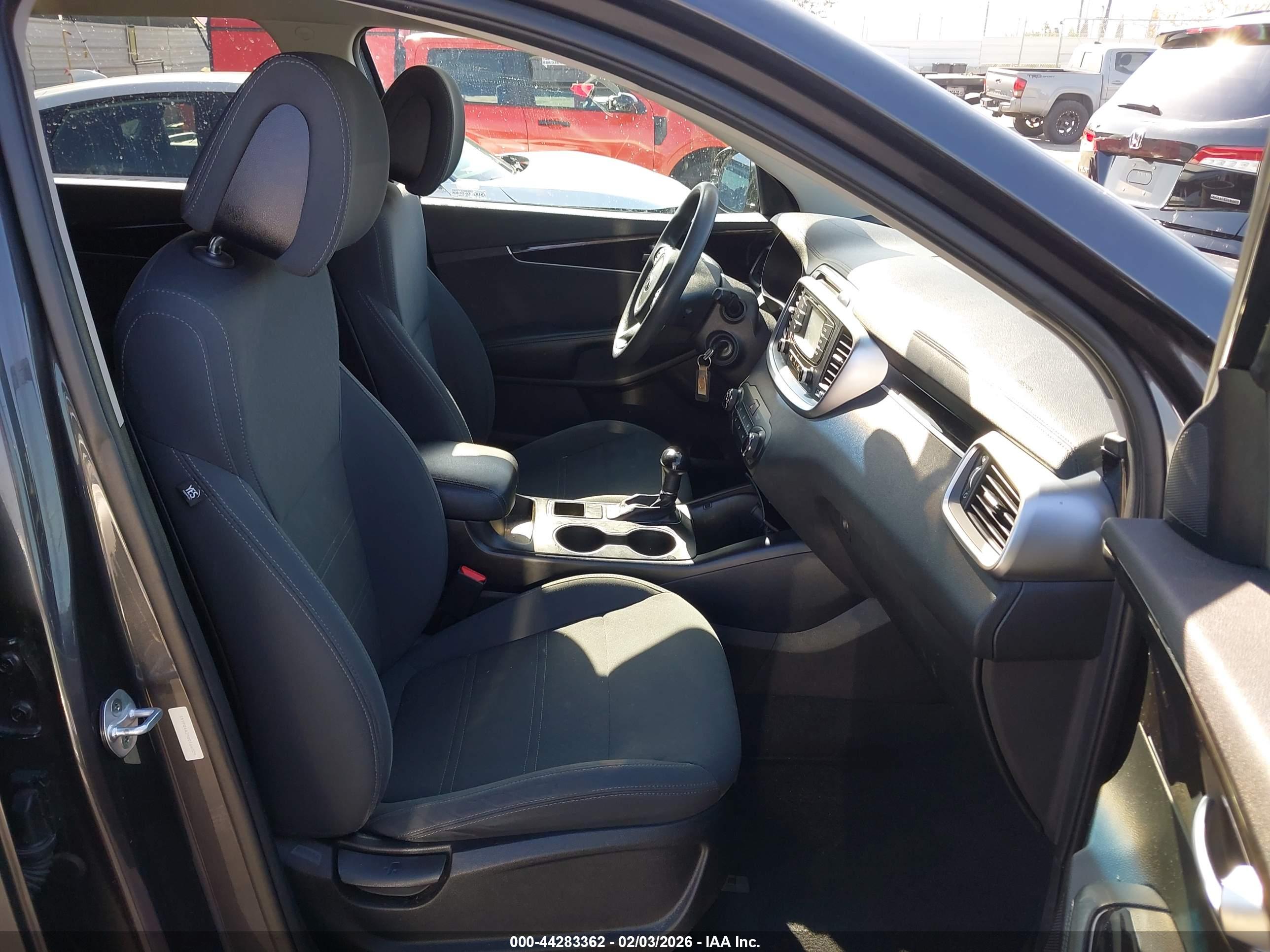 KIA SORENTO image 5