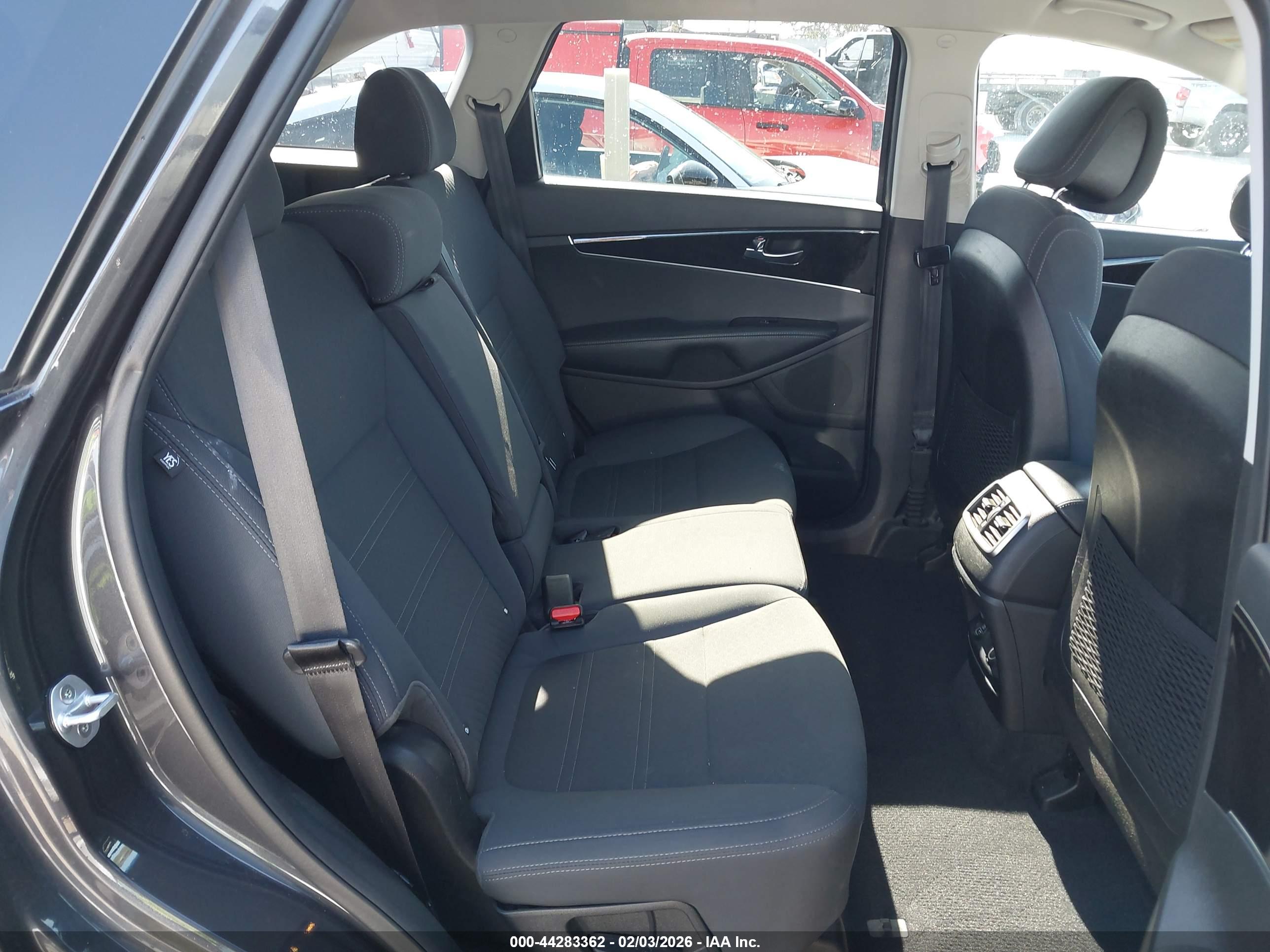 KIA SORENTO image 8