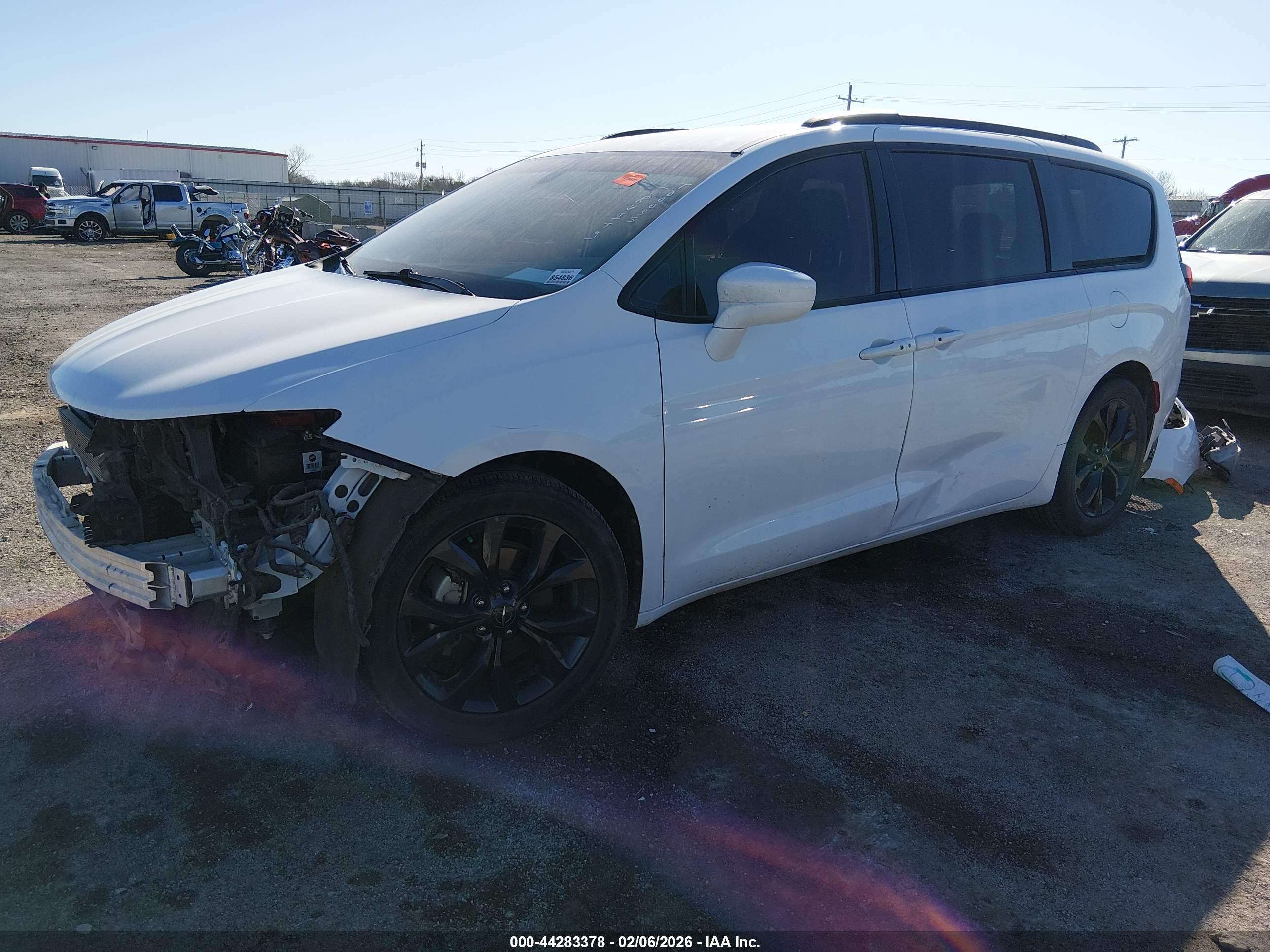 CHRYSLER PACIFICA image 2