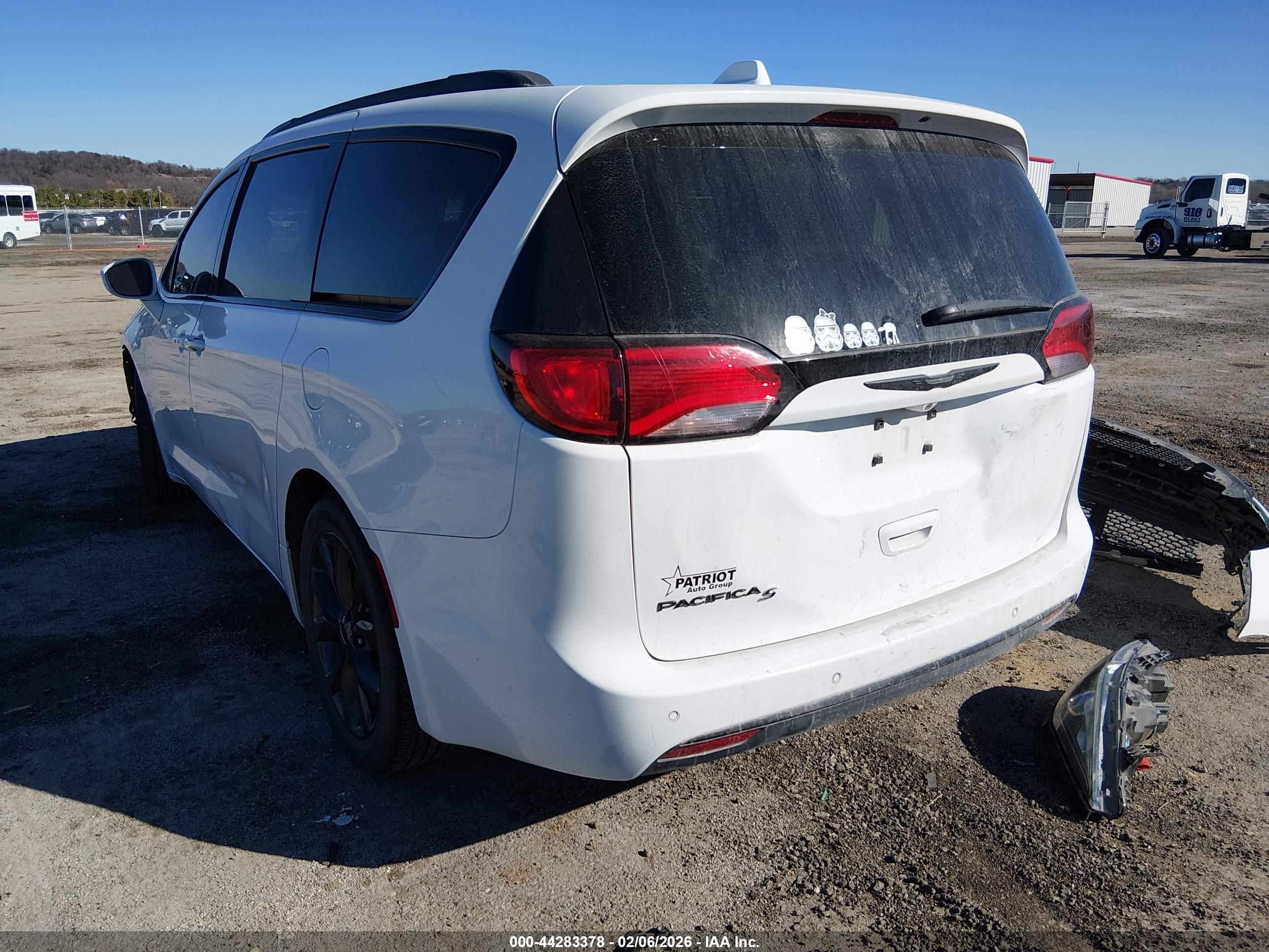 CHRYSLER PACIFICA image 3