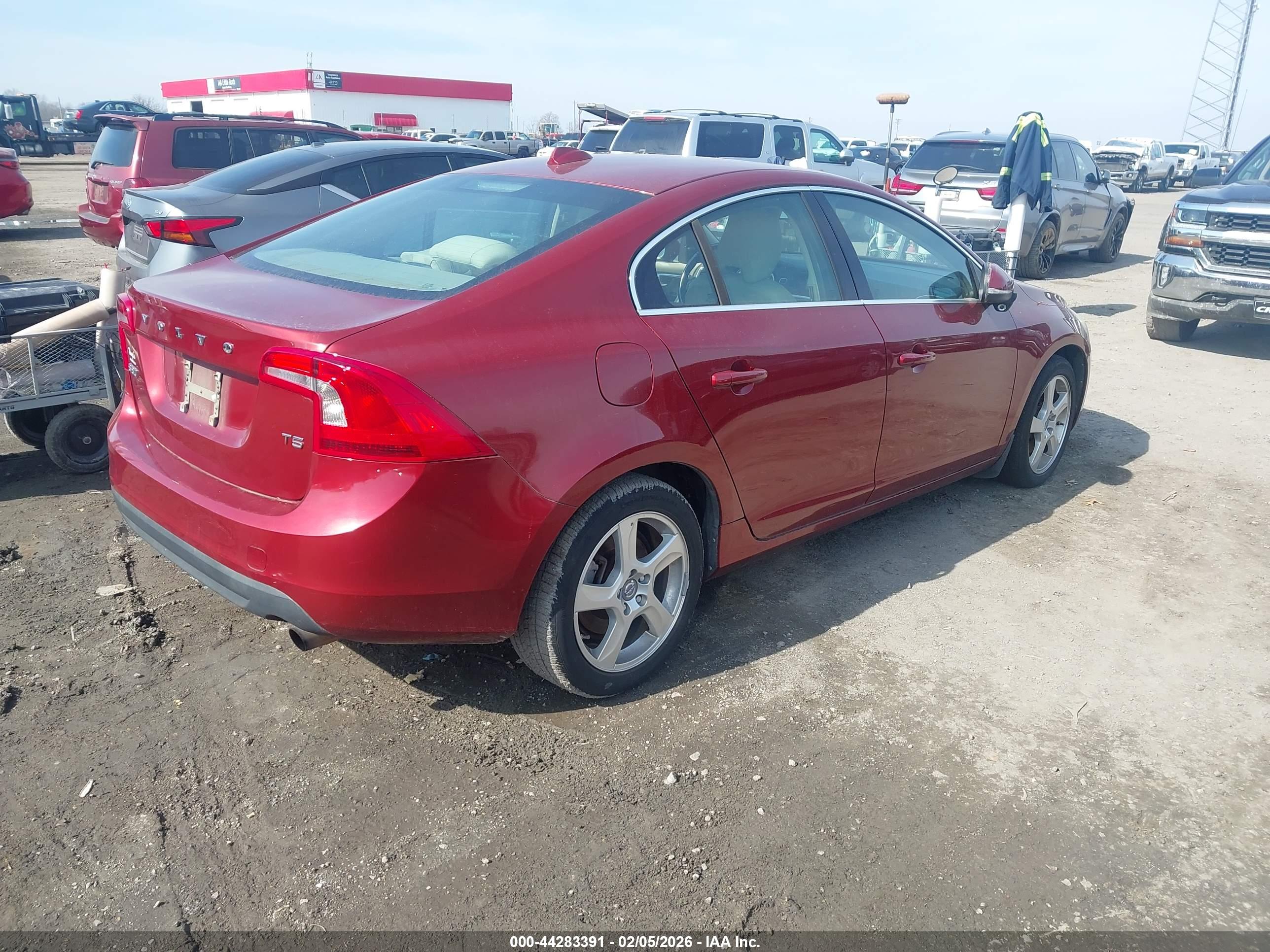 VOLVO S60 image 4
