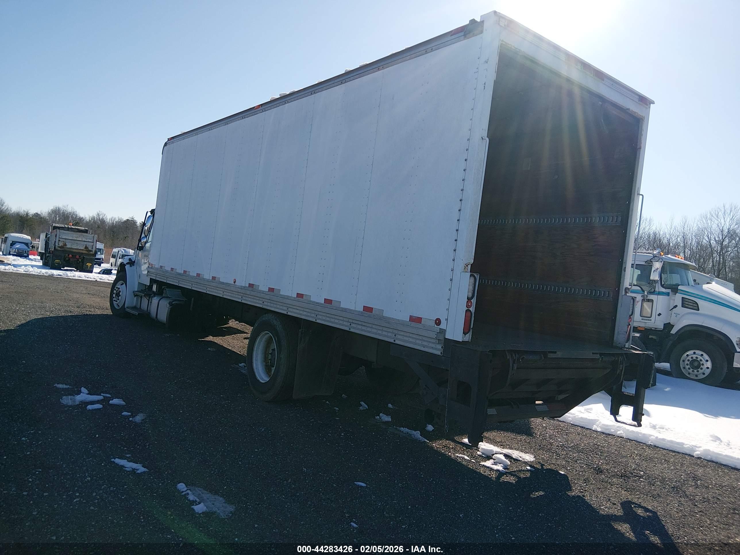 FREIGHTLINER M2 image 3