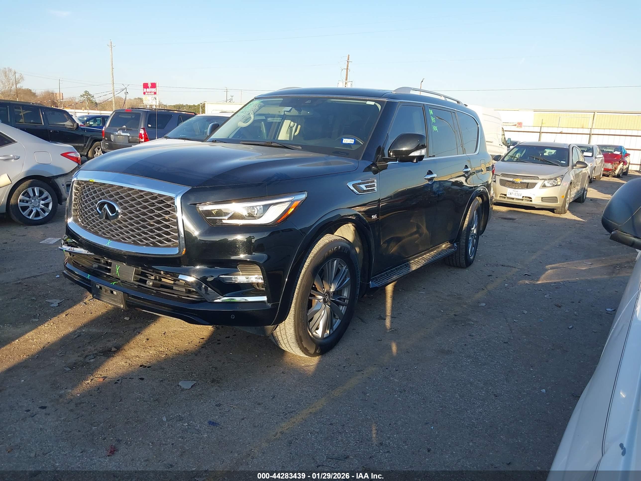 INFINITI QX80 image 2