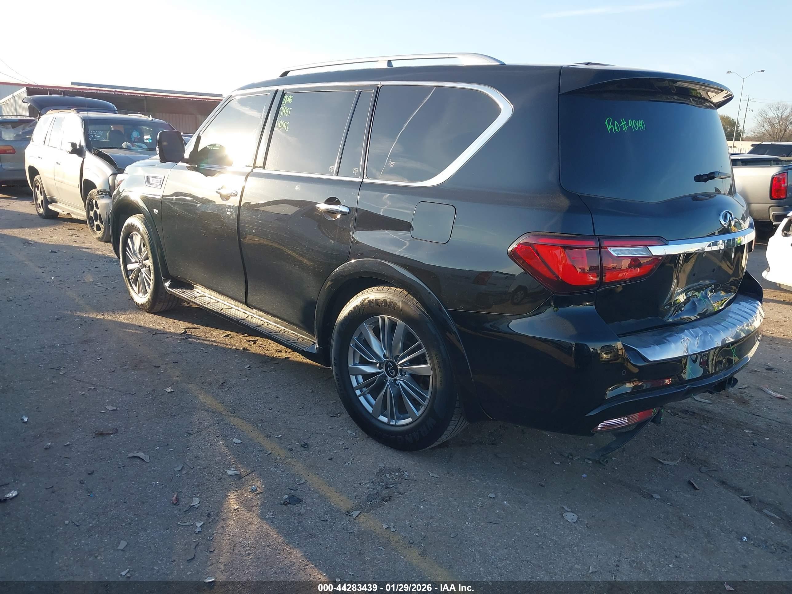 INFINITI QX80 image 3