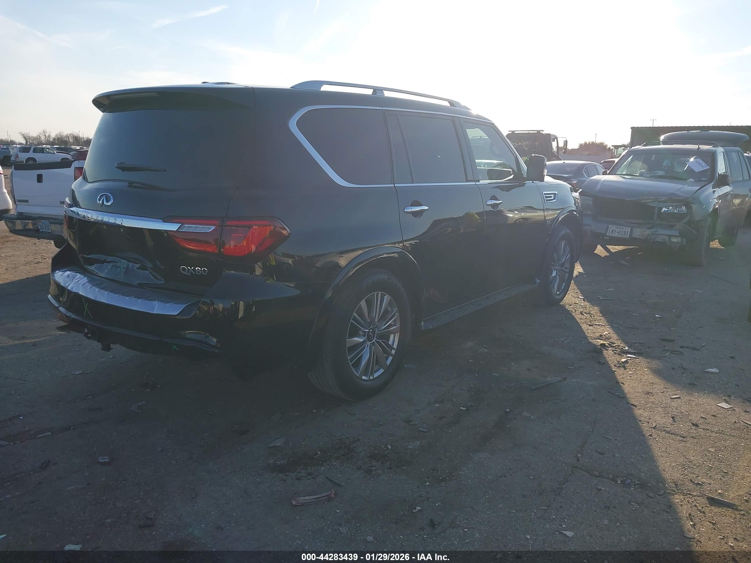 INFINITI QX80 image 4