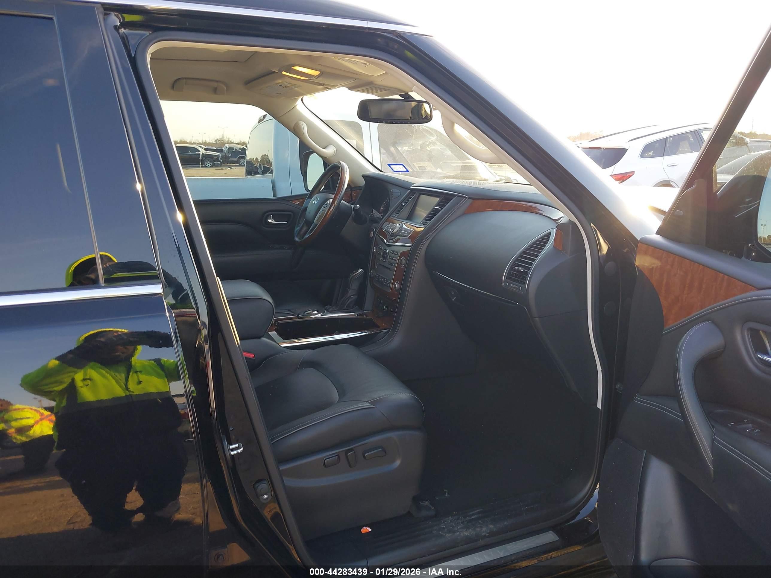 INFINITI QX80 image 5