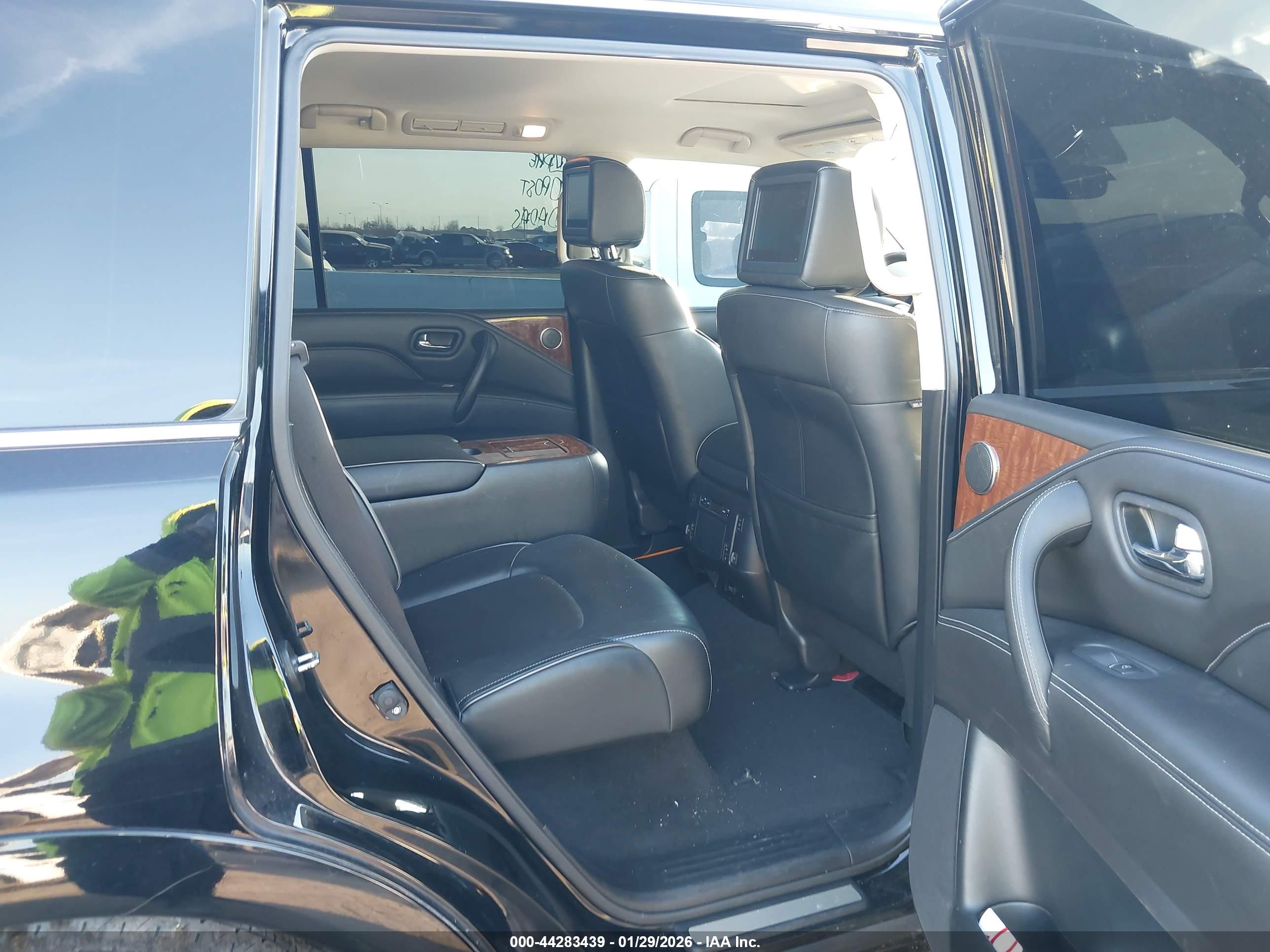 INFINITI QX80 image 8
