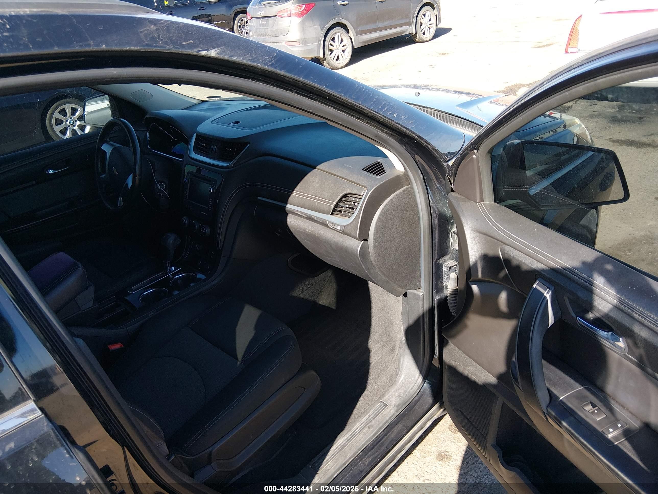 CHEVROLET TRAVERSE image 5