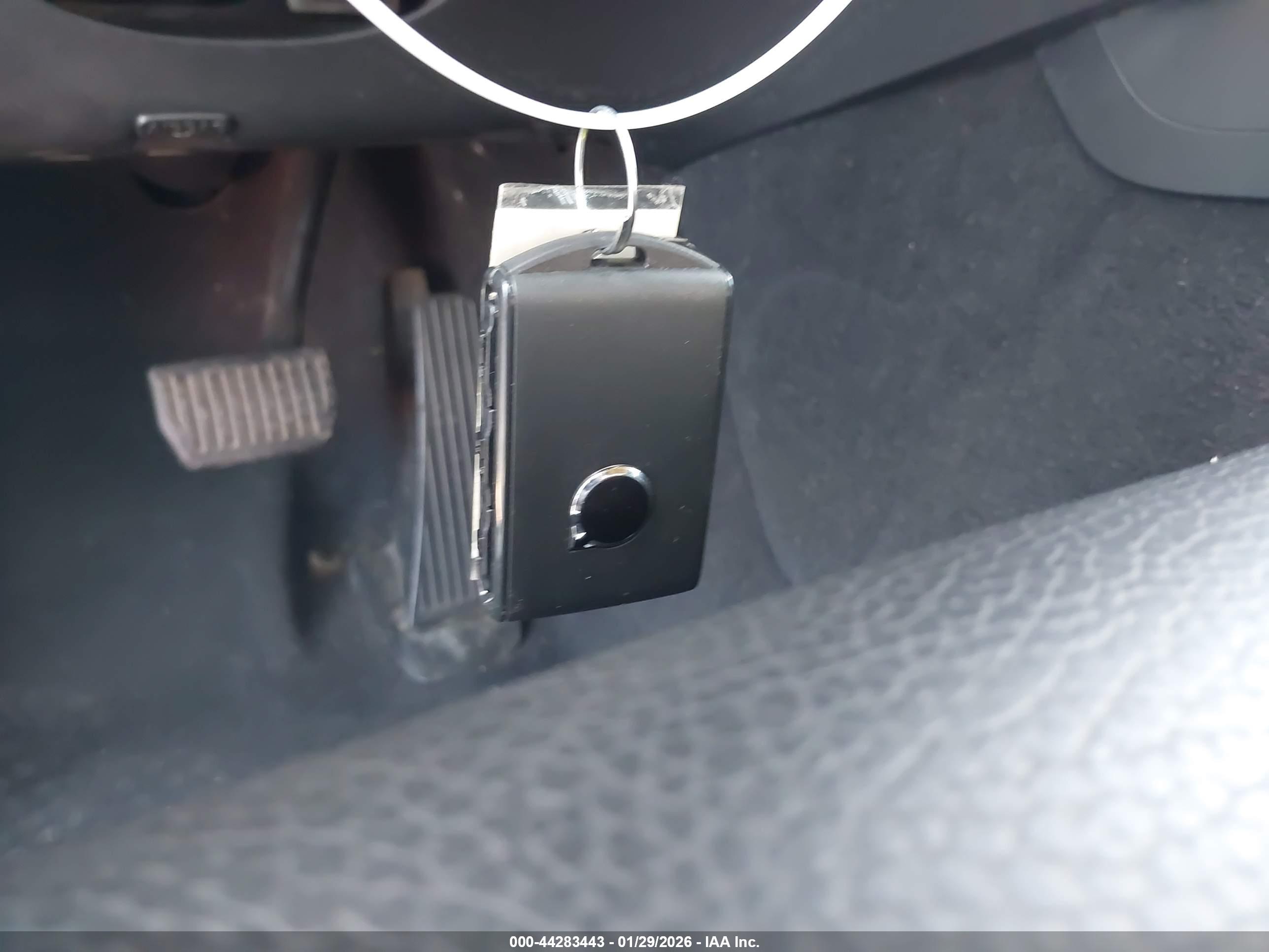 VOLVO S60 image 11