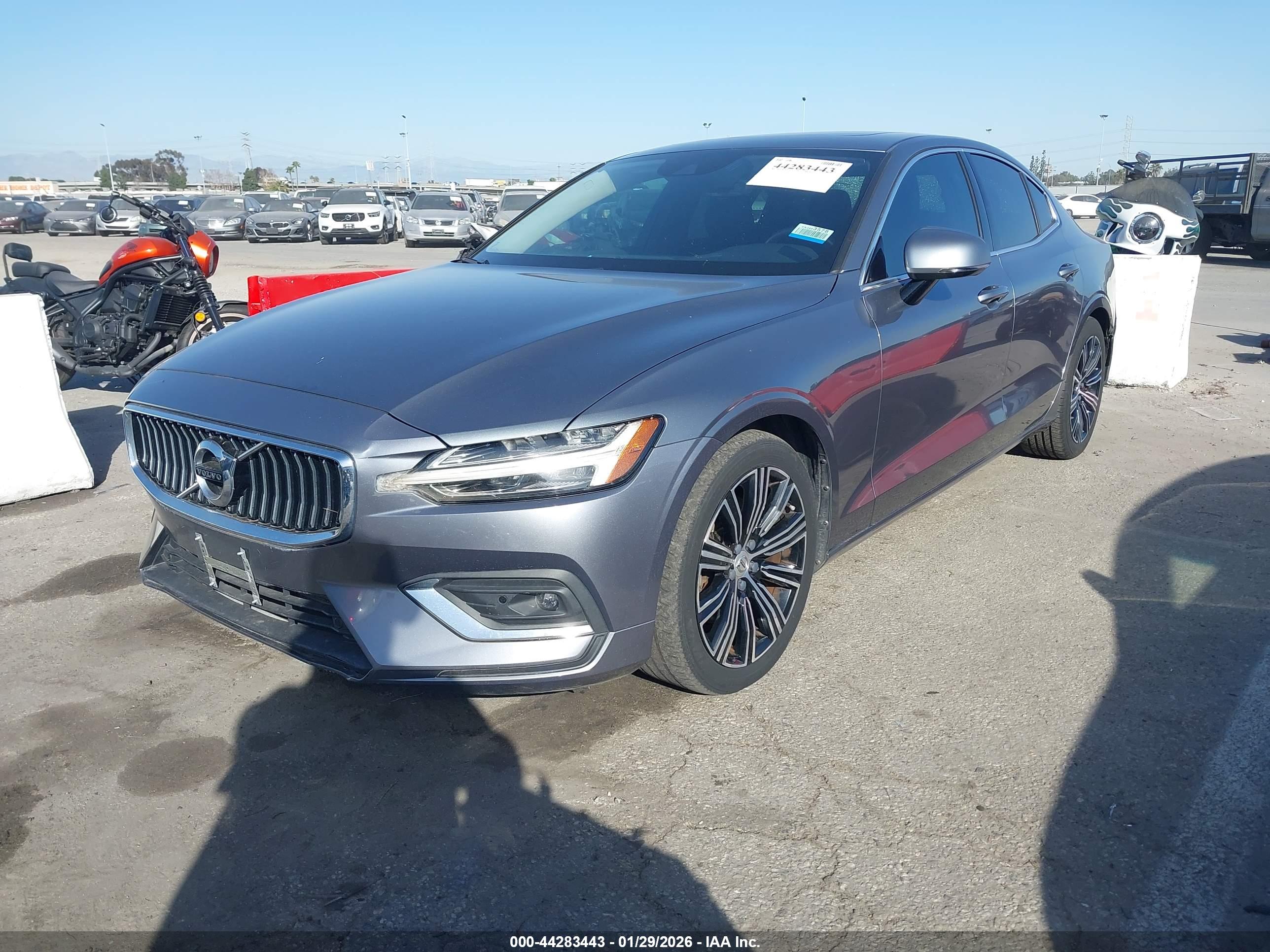 VOLVO S60 image 2