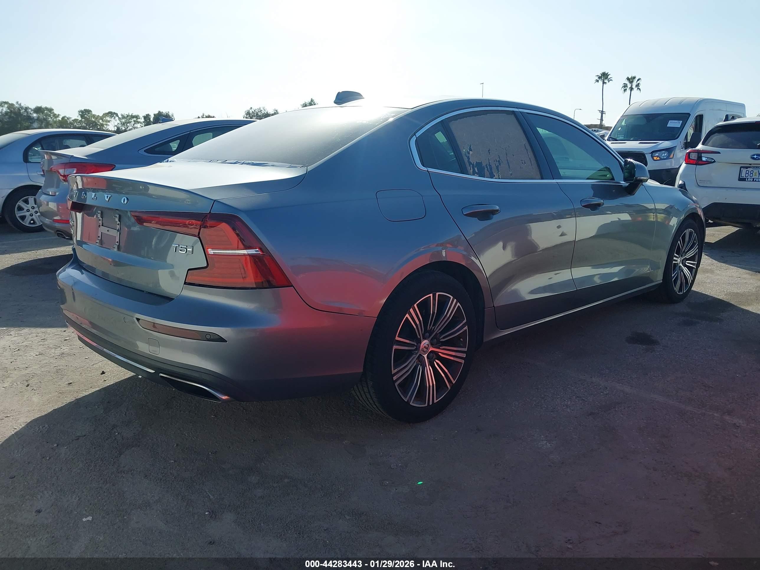 VOLVO S60 image 4