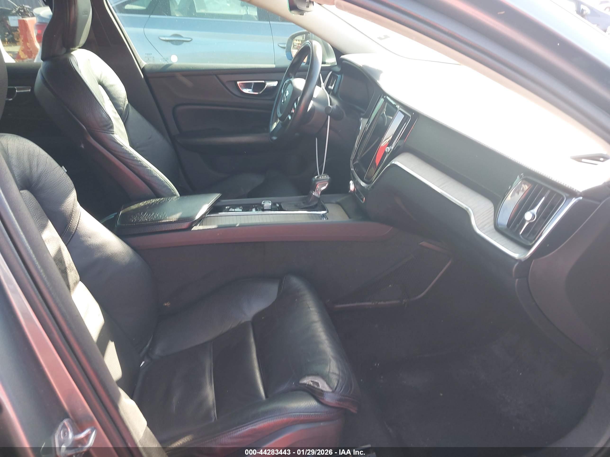 VOLVO S60 image 5