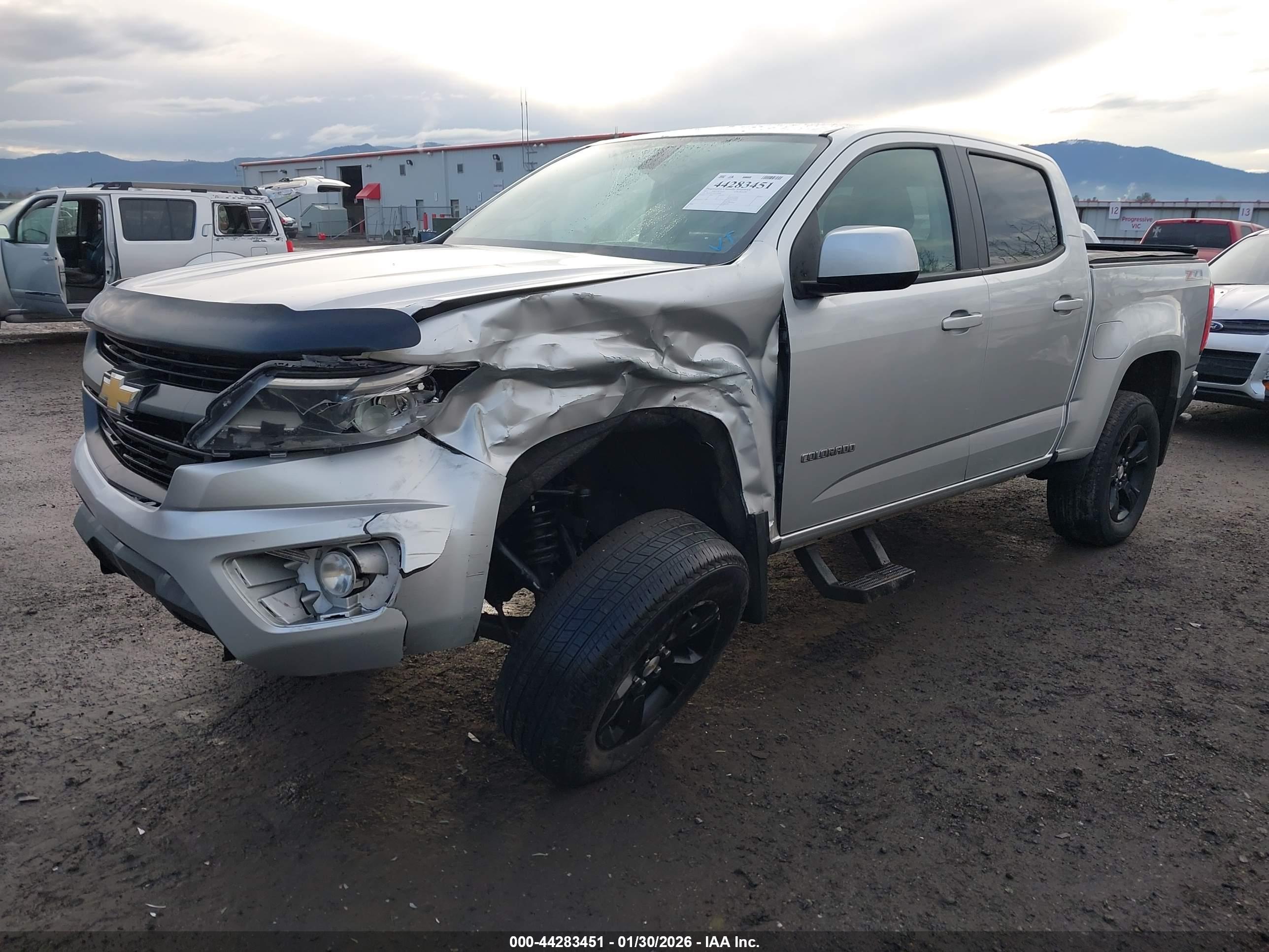 CHEVROLET COLORADO image 2