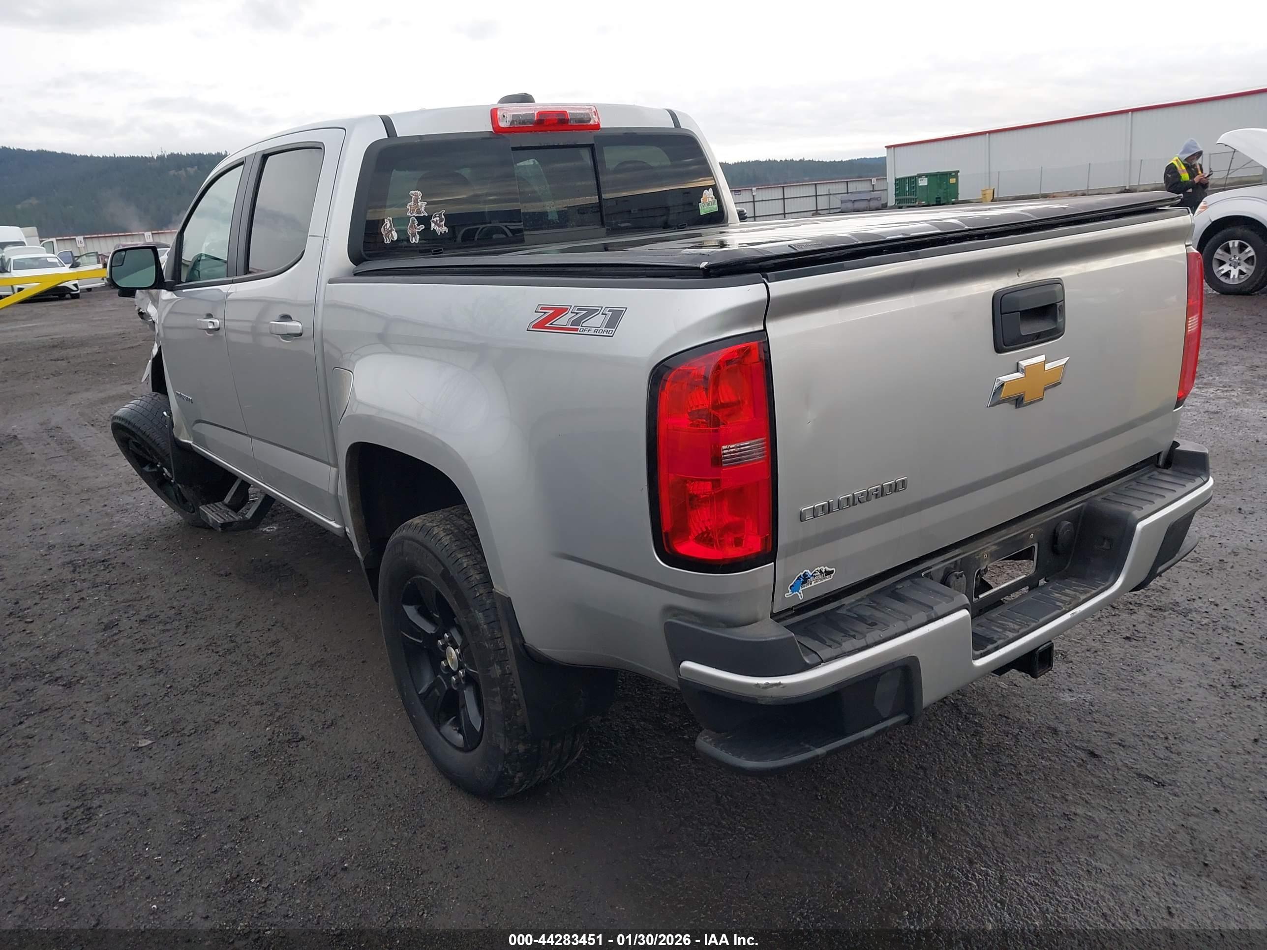 CHEVROLET COLORADO image 3