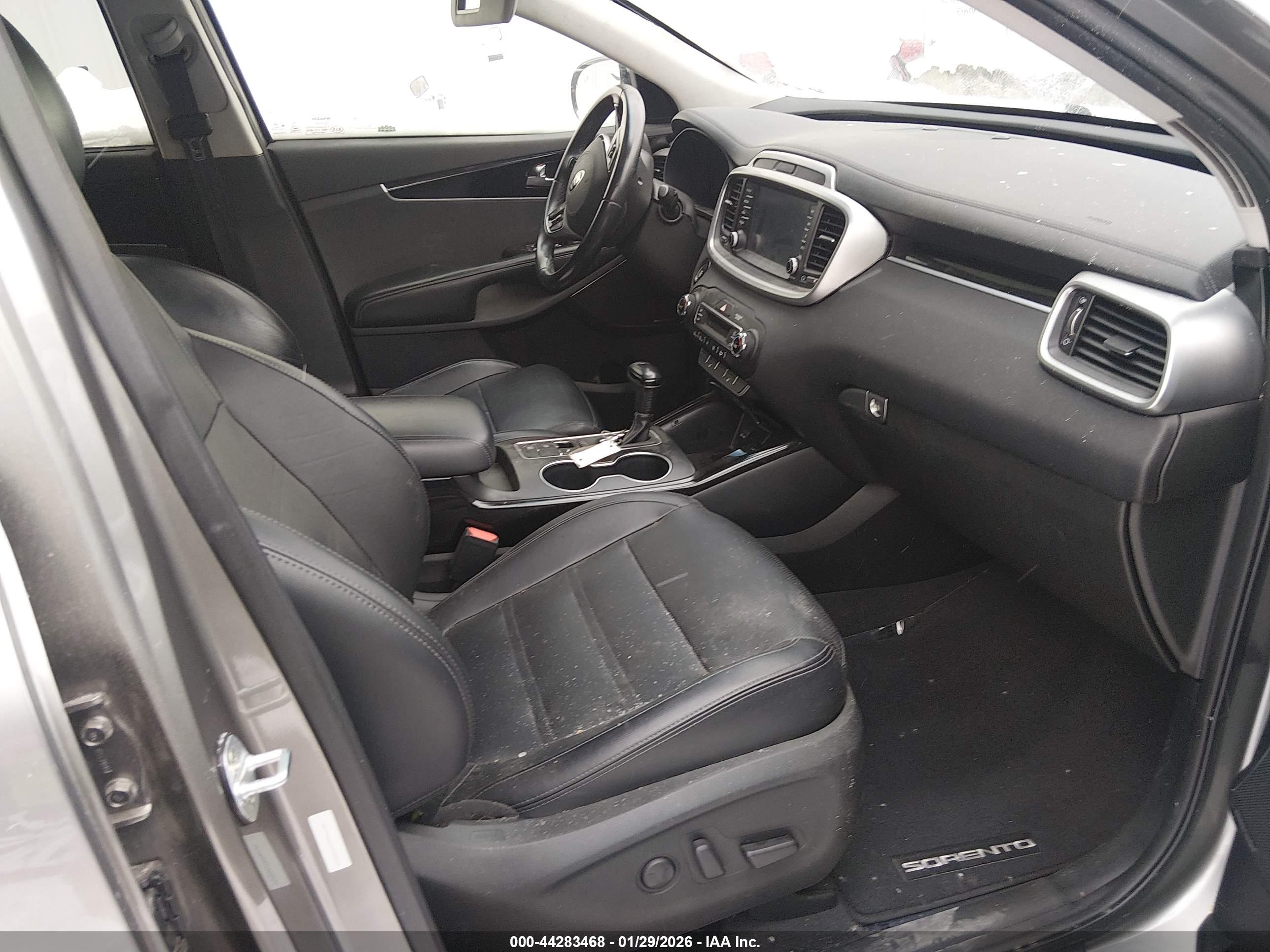 KIA SORENTO image 5