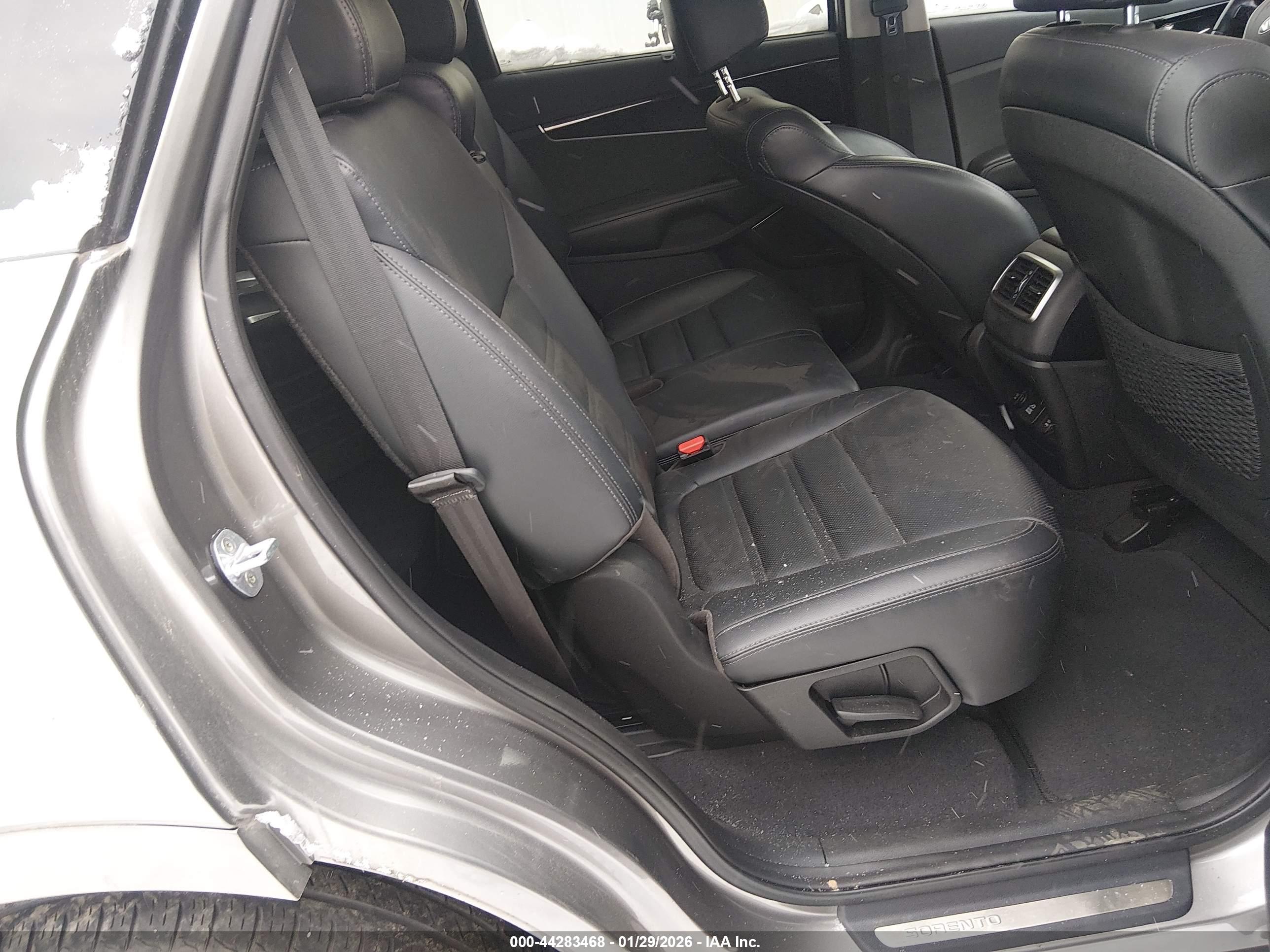 KIA SORENTO image 8