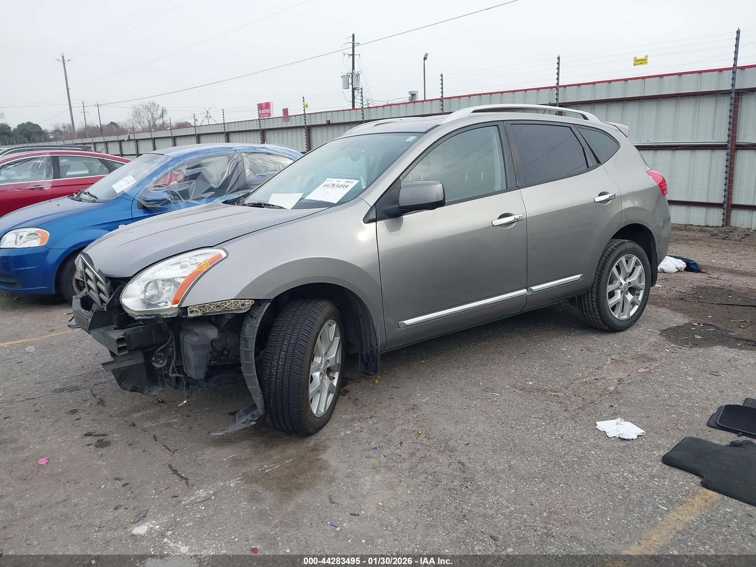 NISSAN ROGUE image 2