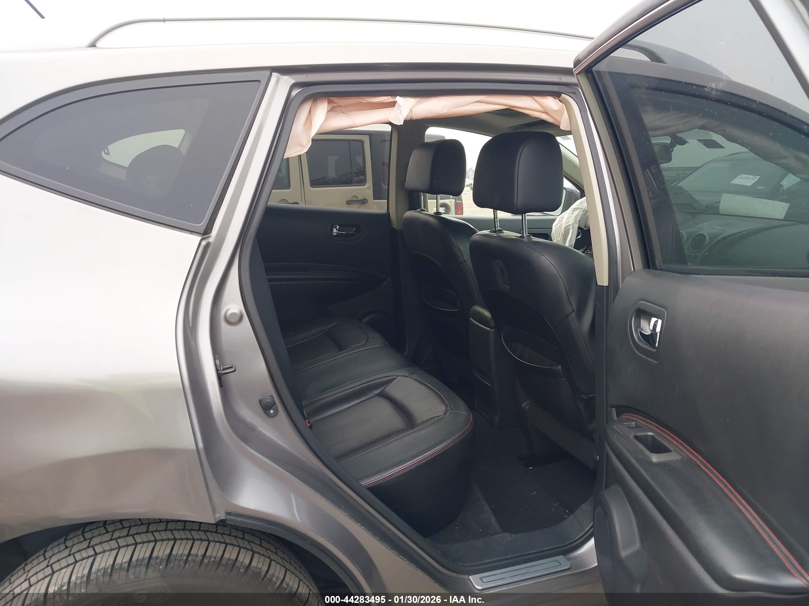 NISSAN ROGUE image 8