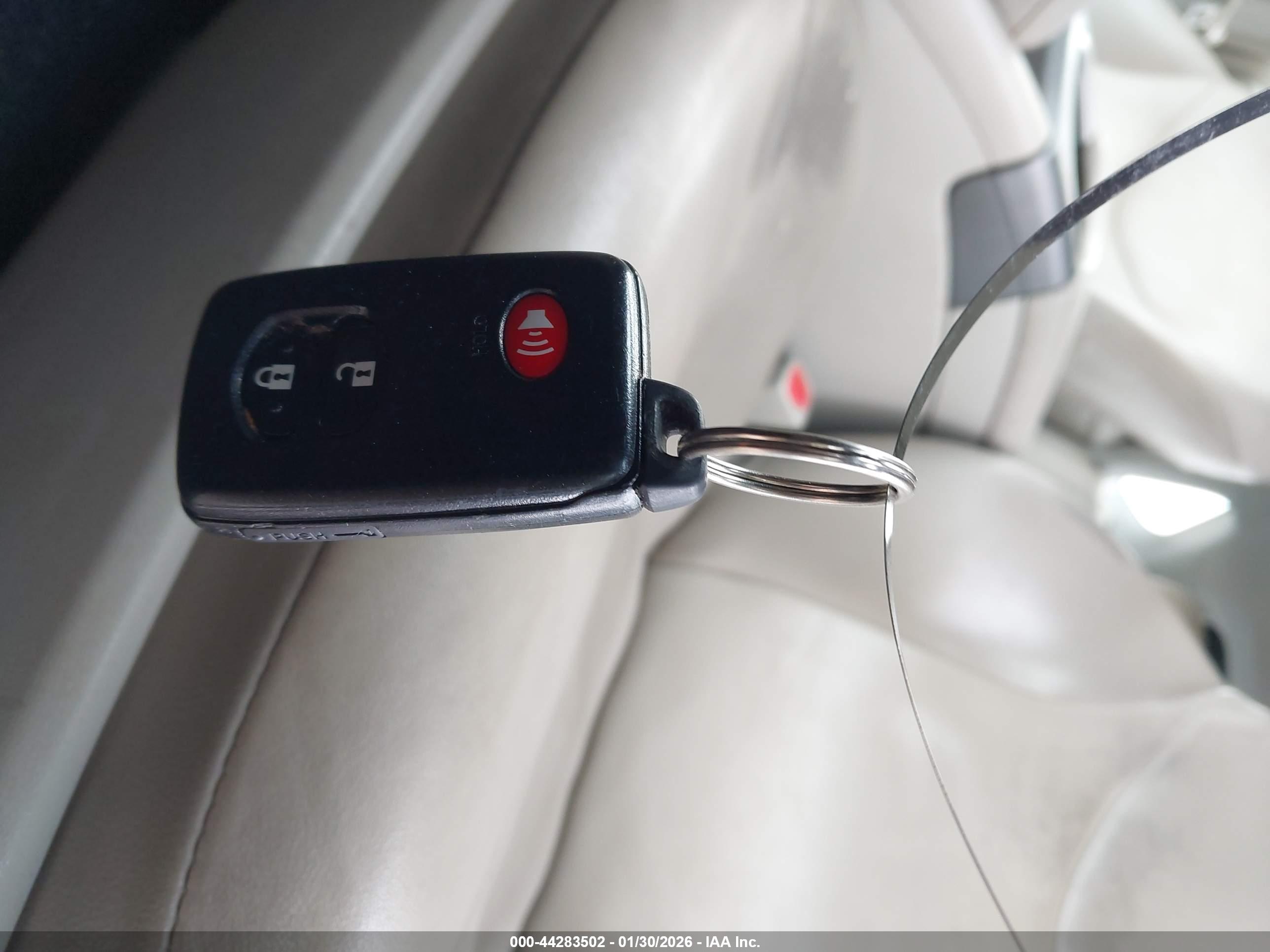 TOYOTA PRIUS image 11
