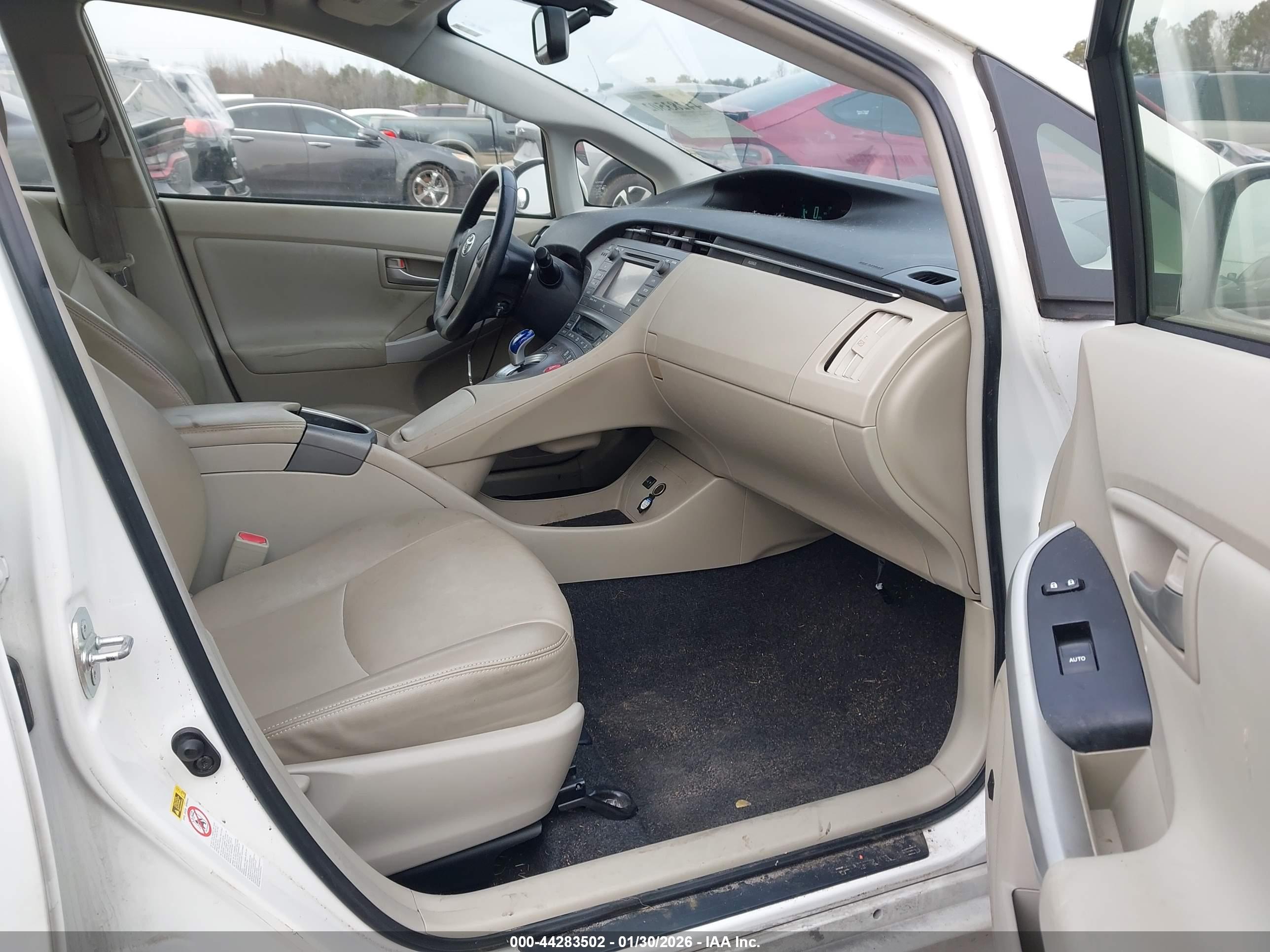 TOYOTA PRIUS image 5