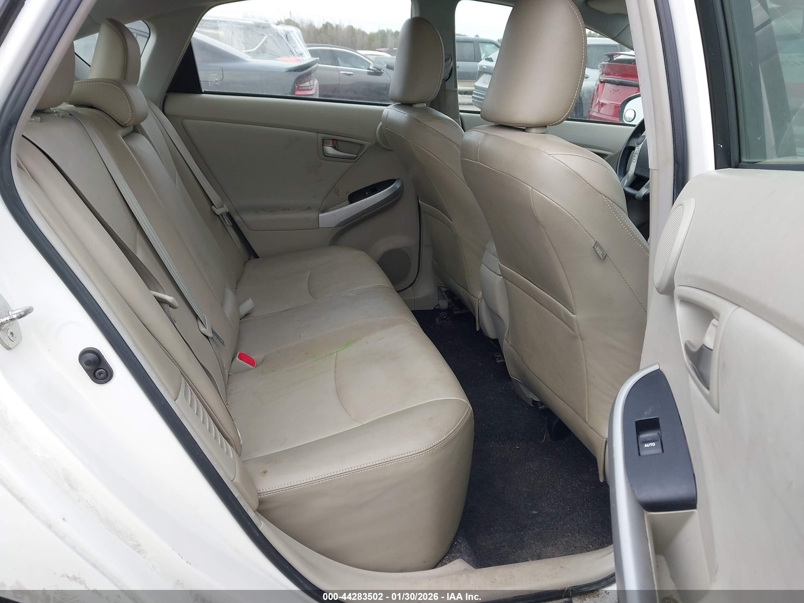 TOYOTA PRIUS image 8