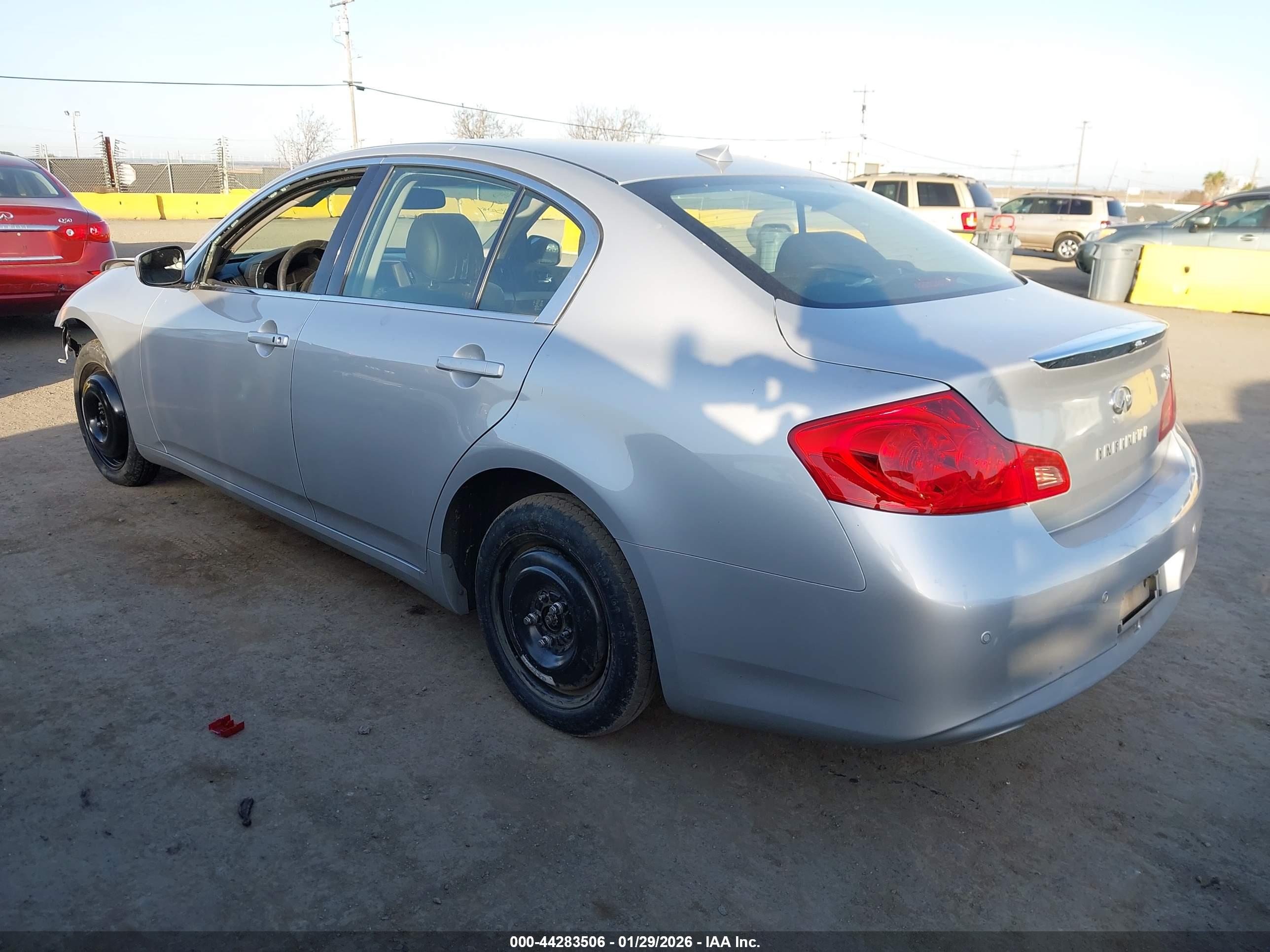 INFINITI G37 image 3