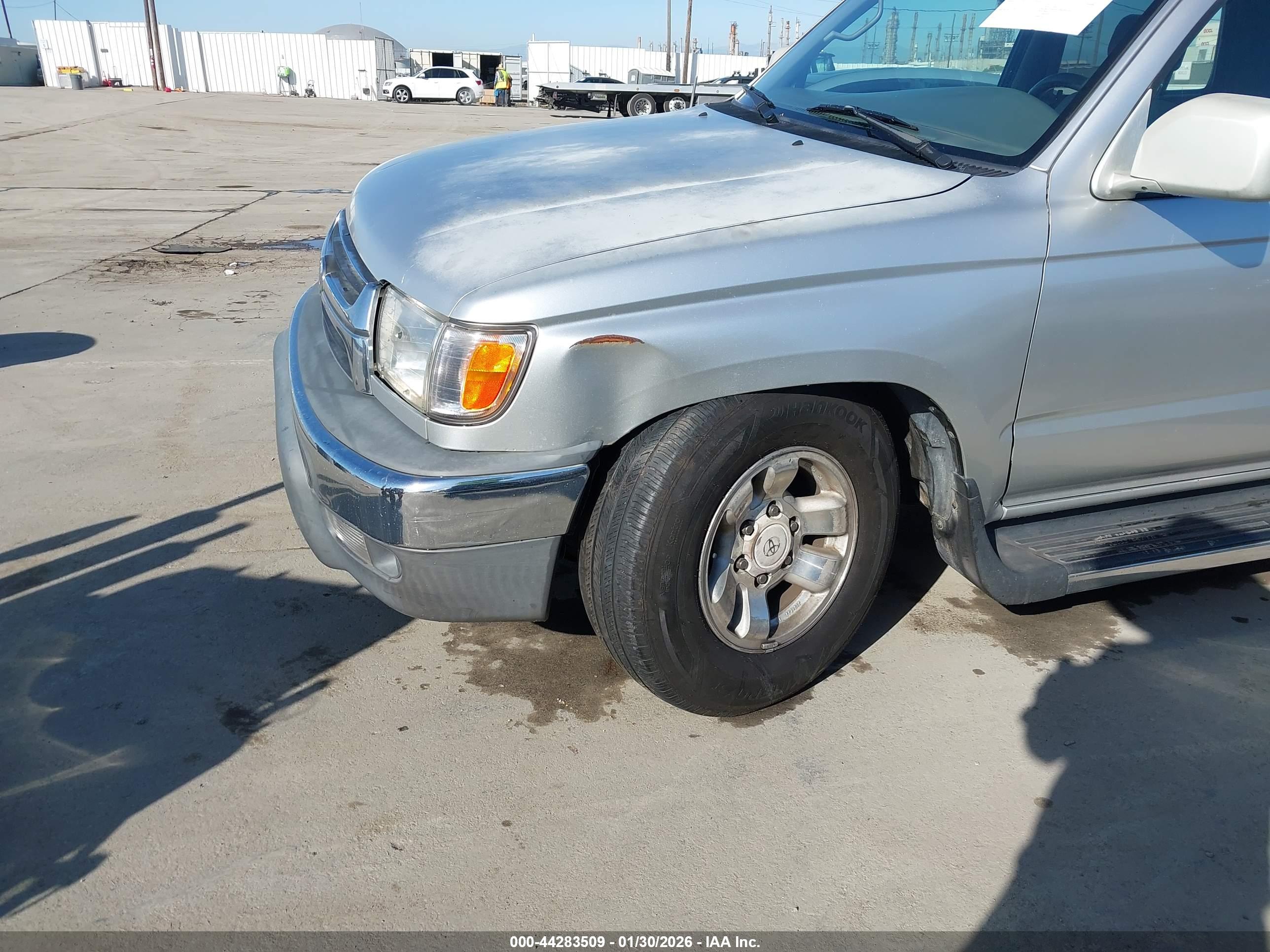 TOYOTA 4RUNNER image 6