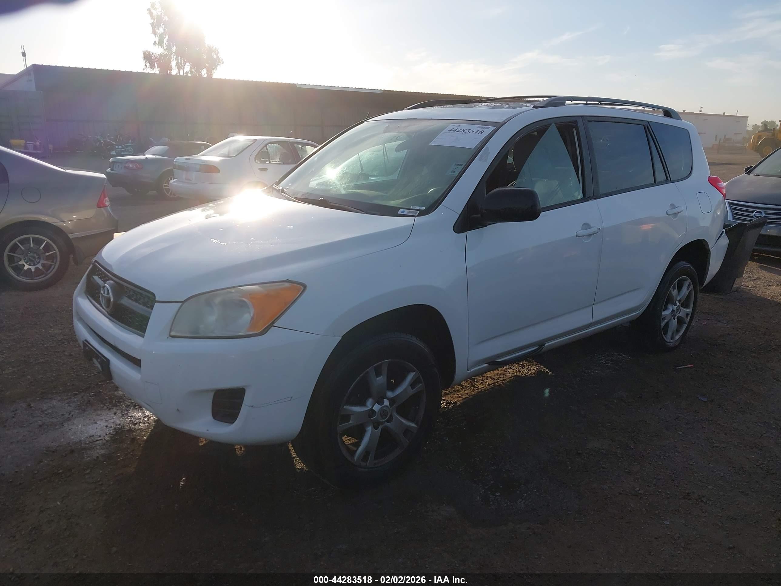 TOYOTA RAV4 image 2