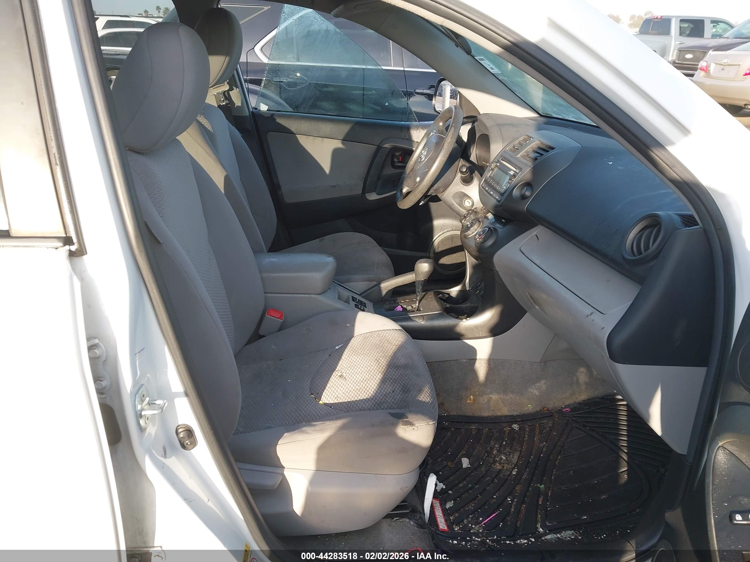 TOYOTA RAV4 image 5