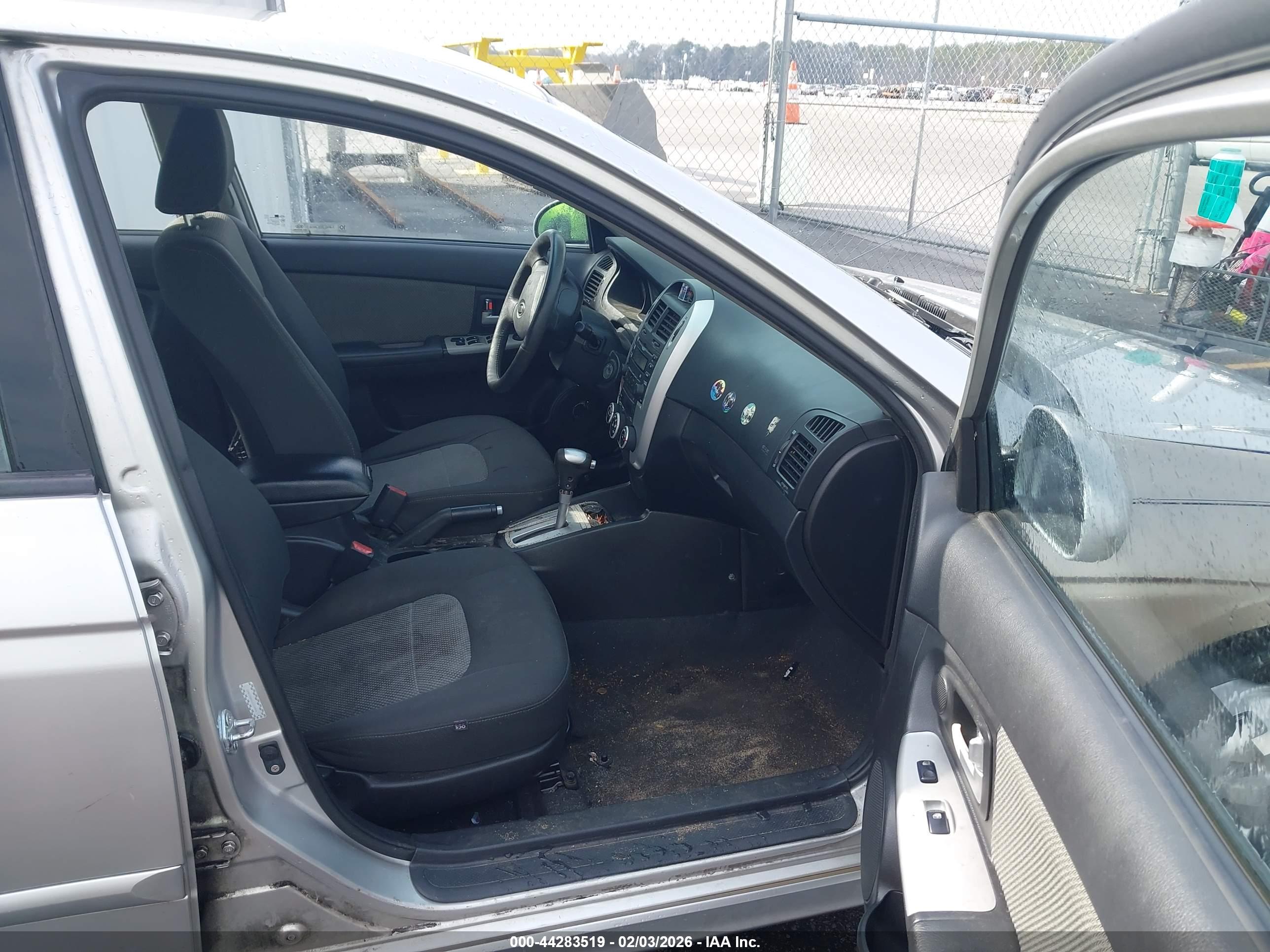 KIA SPECTRA image 5
