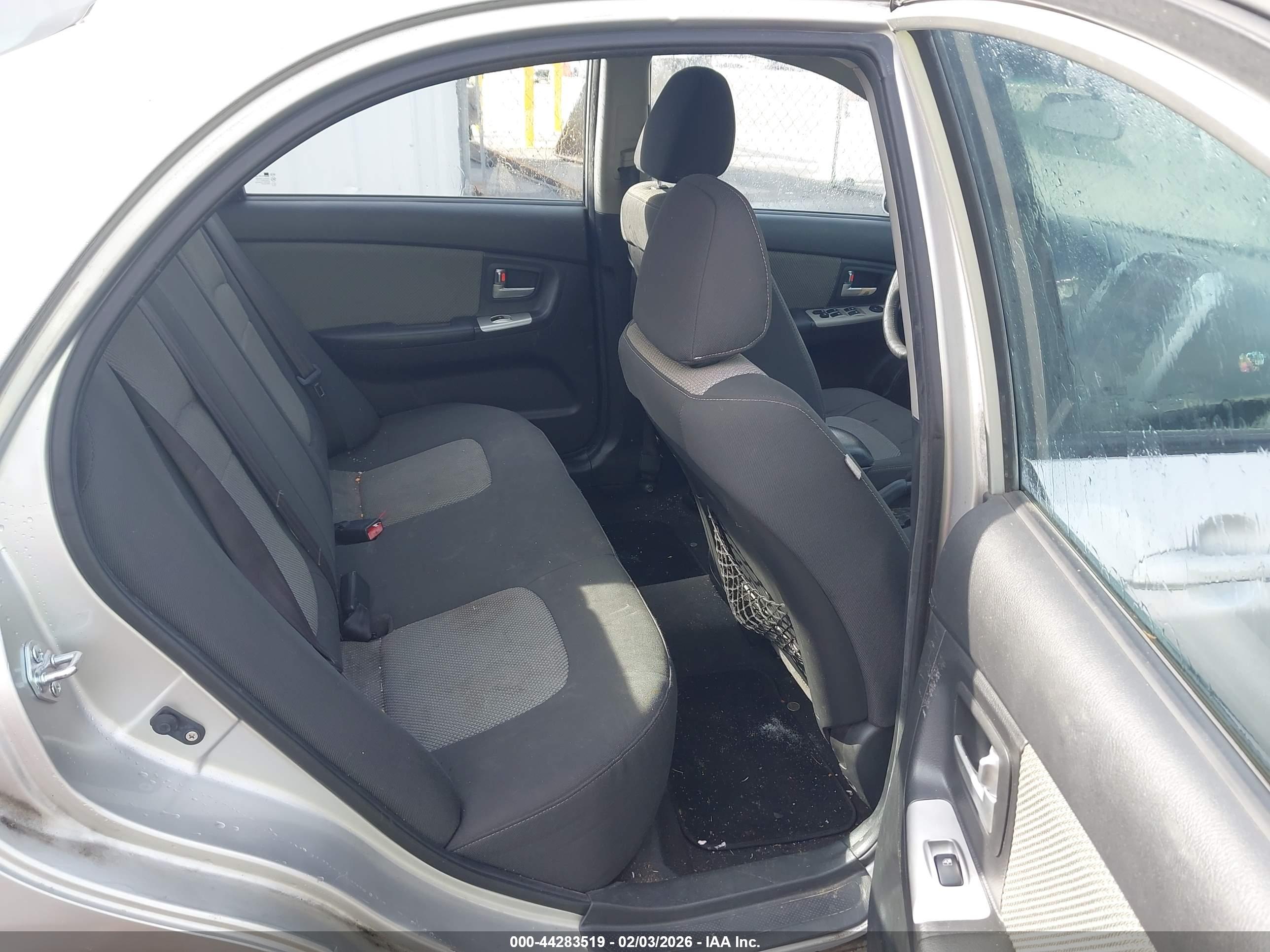 KIA SPECTRA image 8