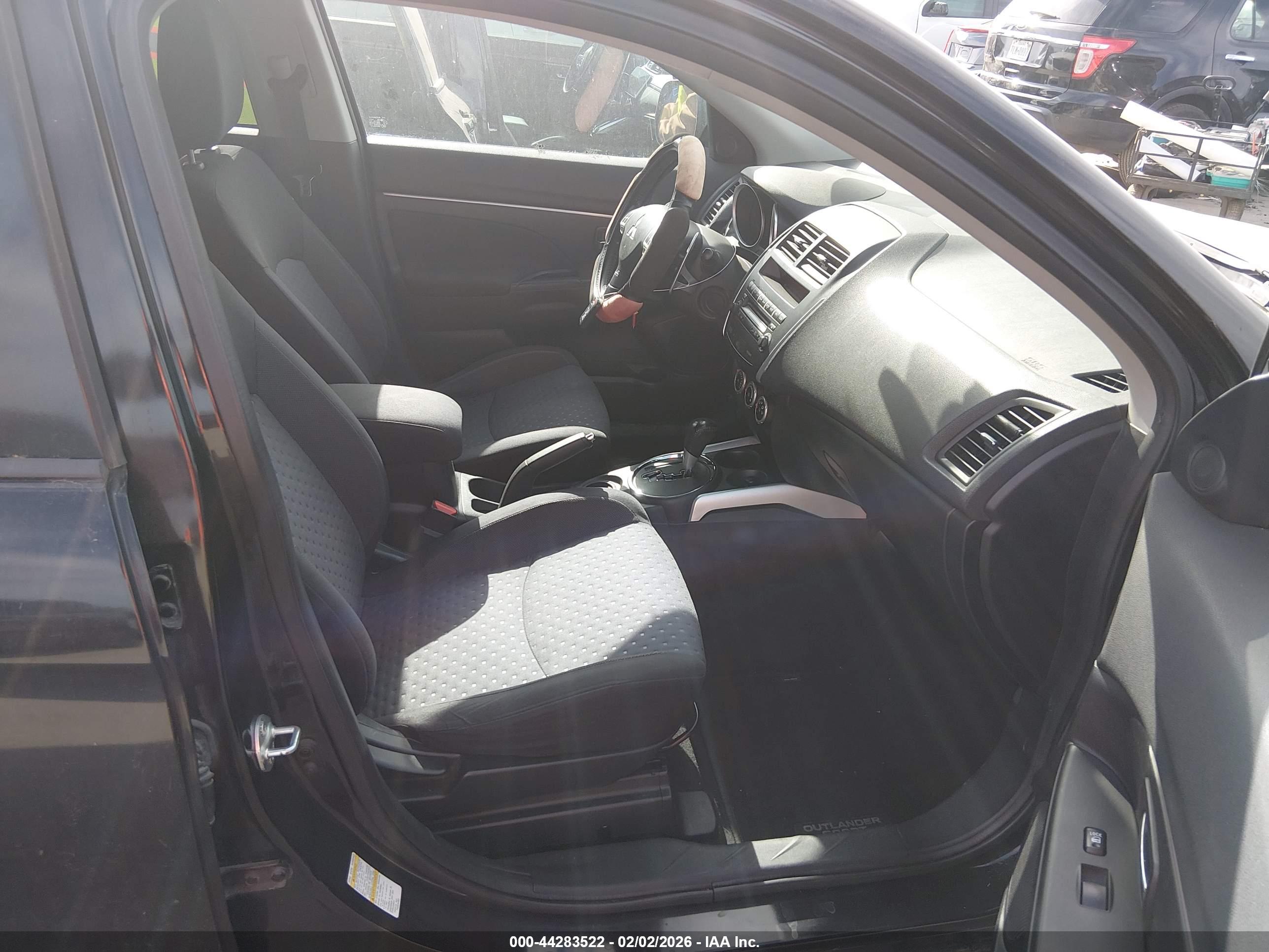 MITSUBISHI OUTLANDER image 5