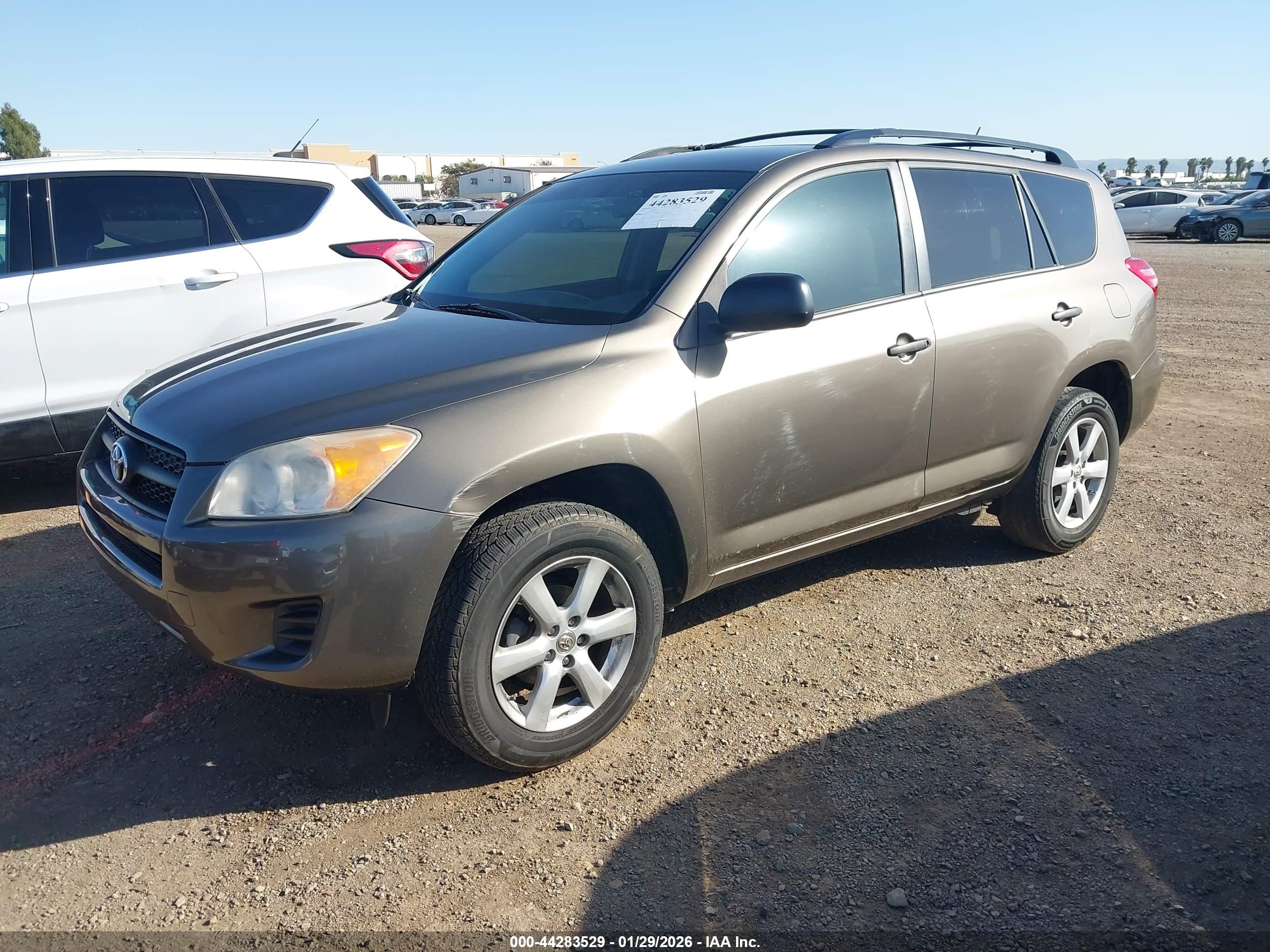 TOYOTA RAV4 image 2