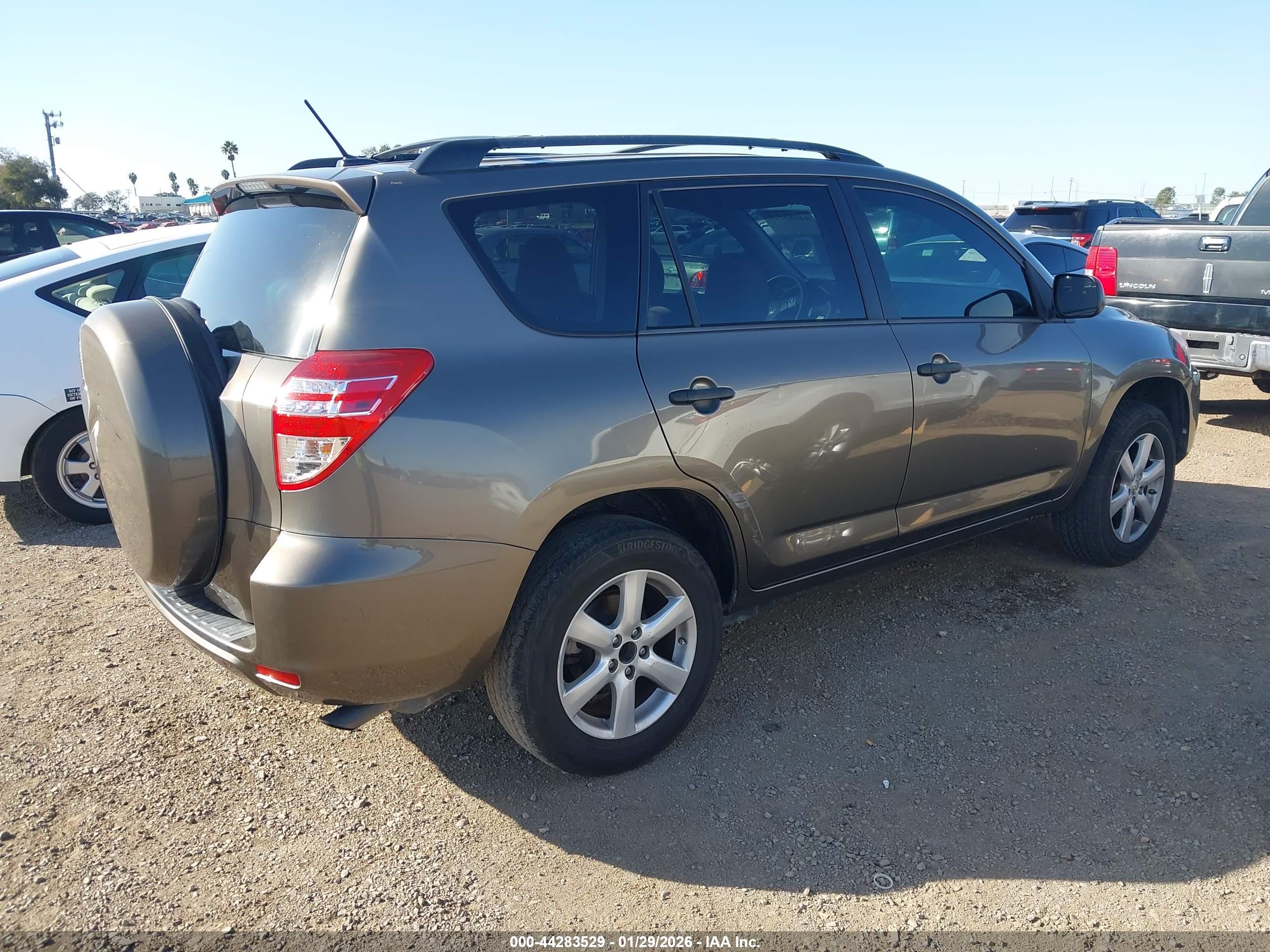 TOYOTA RAV4 image 4