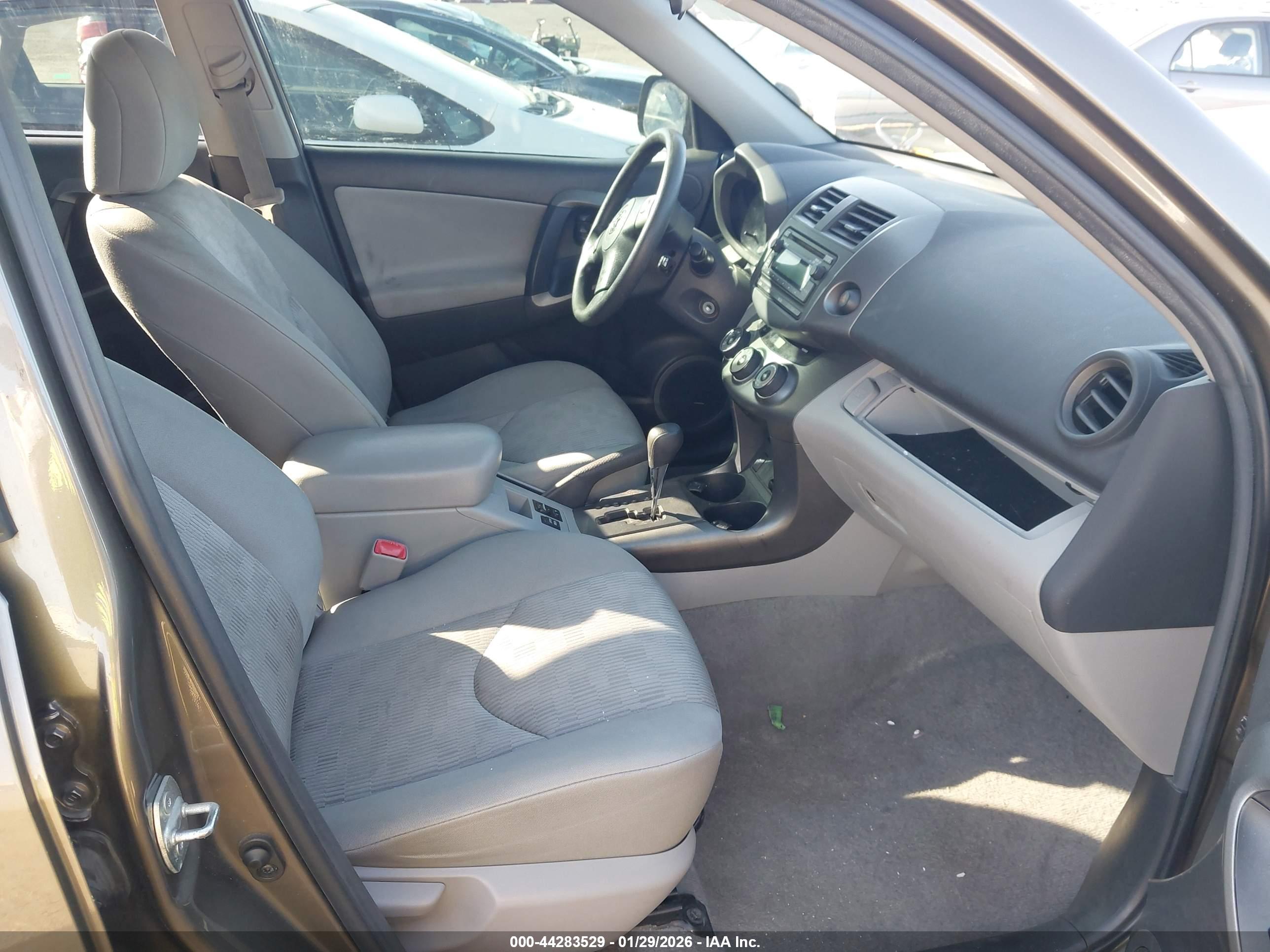TOYOTA RAV4 image 5