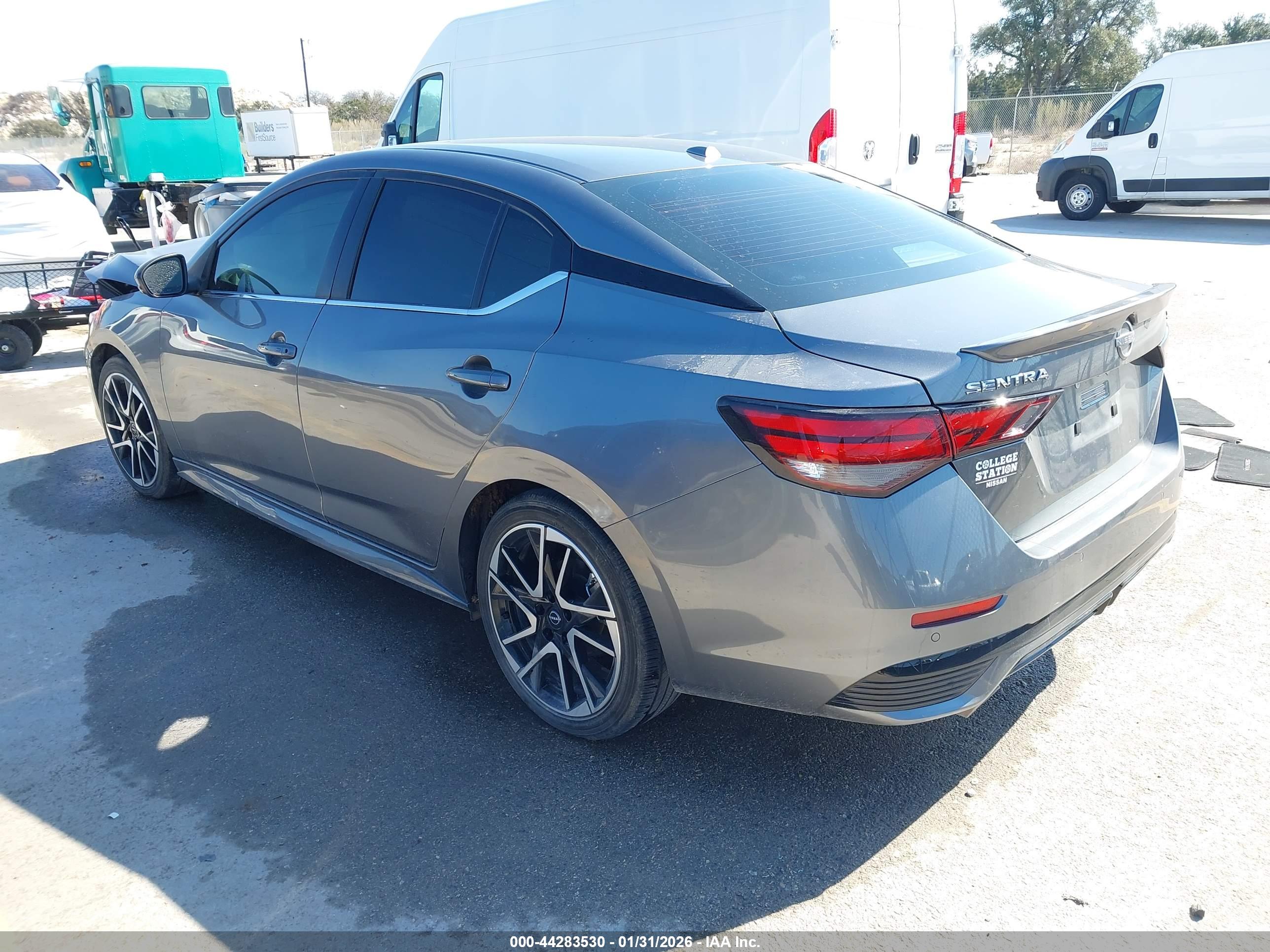 NISSAN SENTRA image 3
