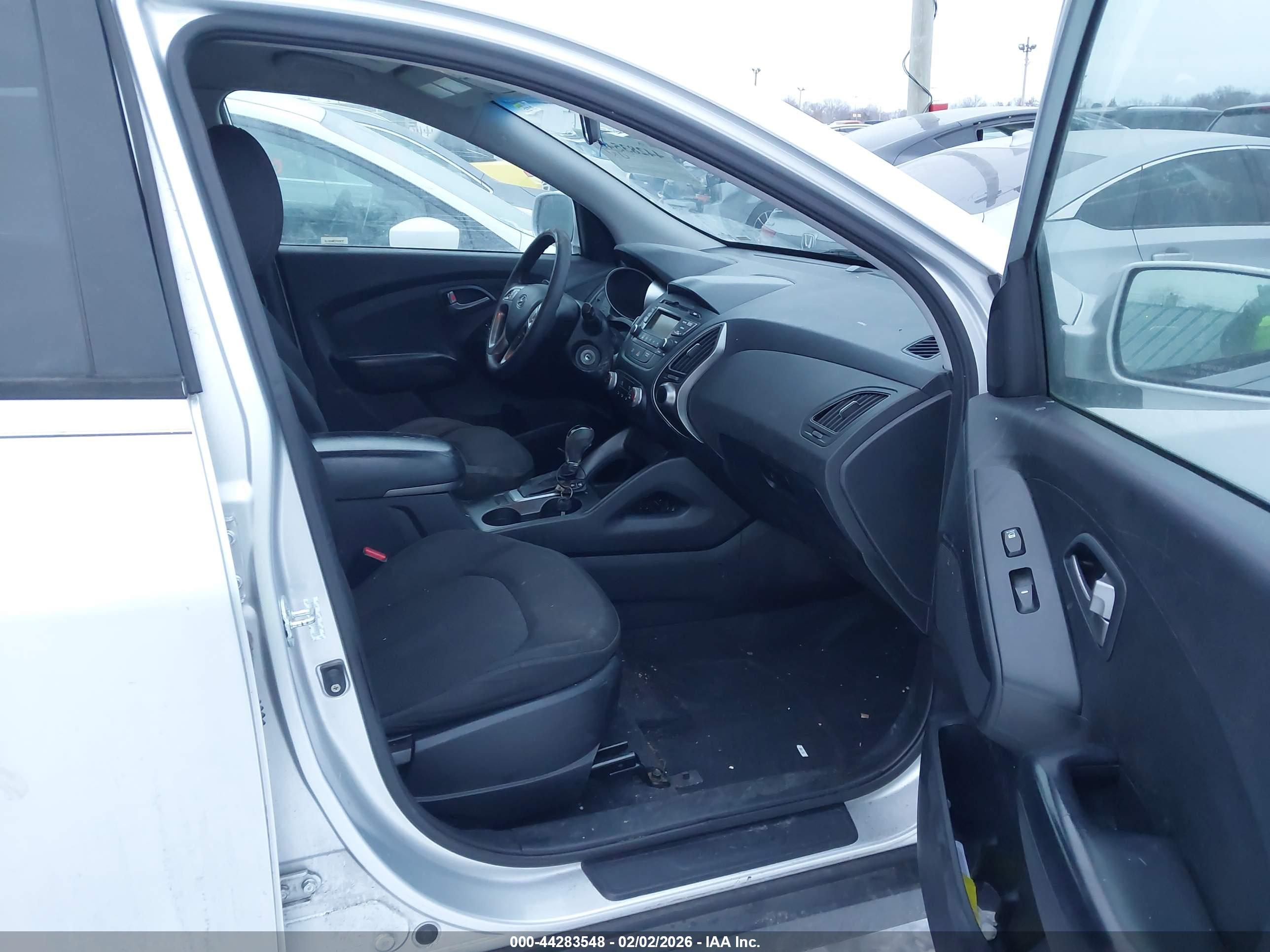 HYUNDAI TUCSON image 5