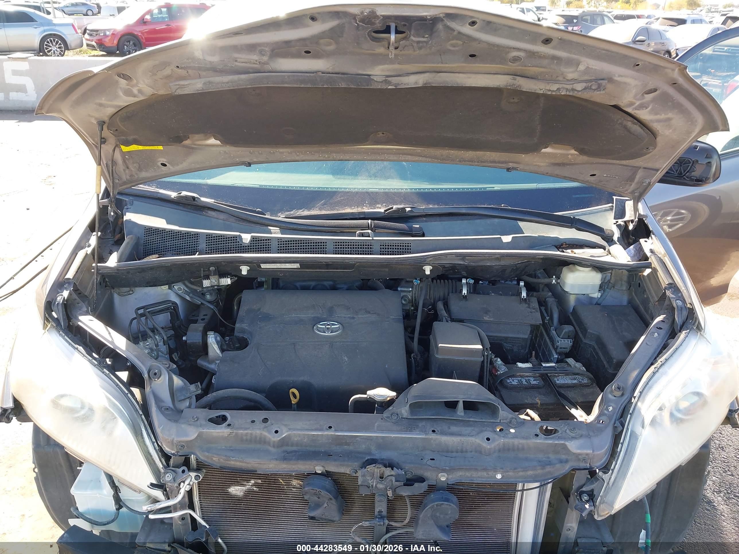 TOYOTA SIENNA image 10