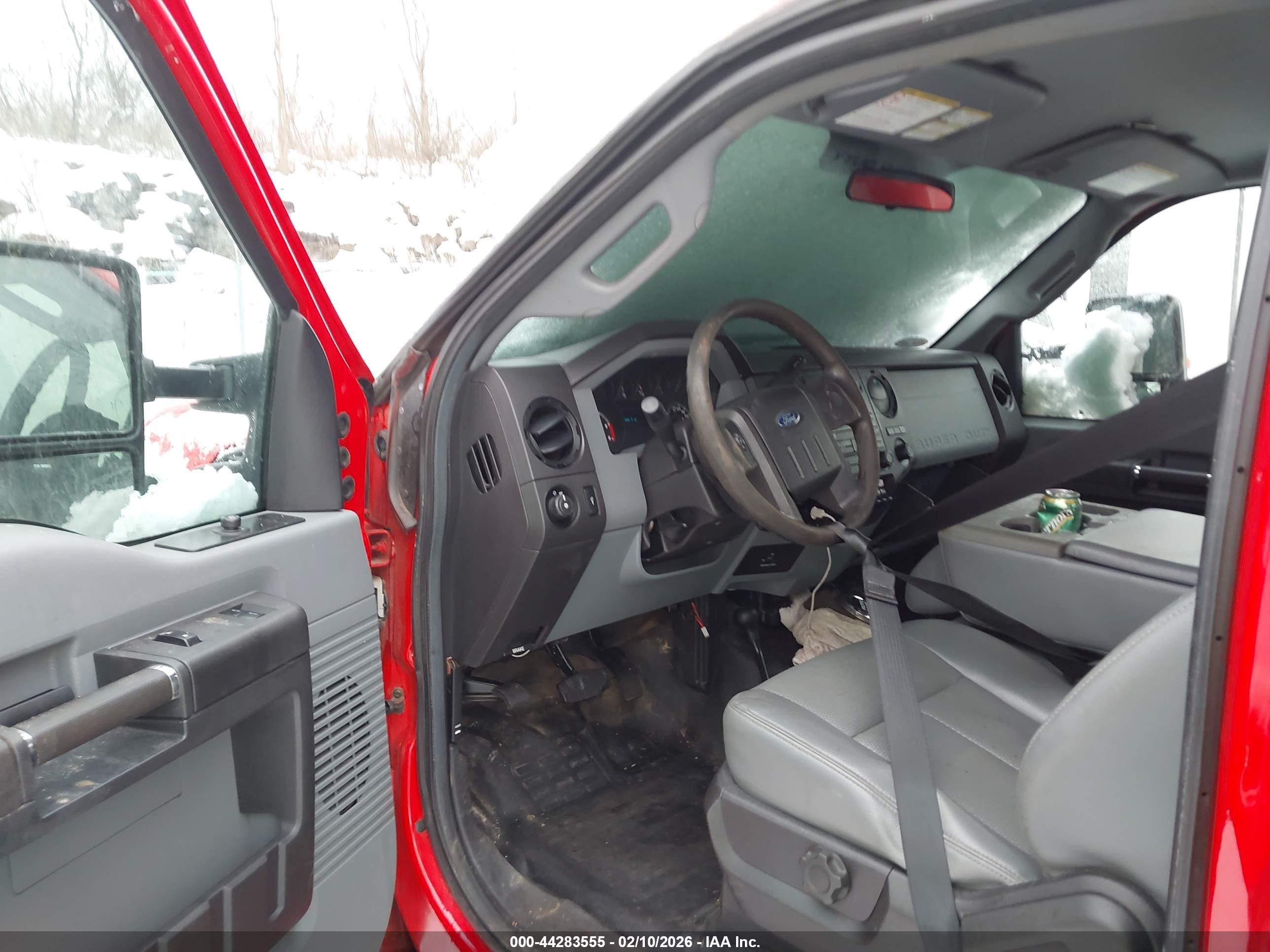 FORD F-550 image 8