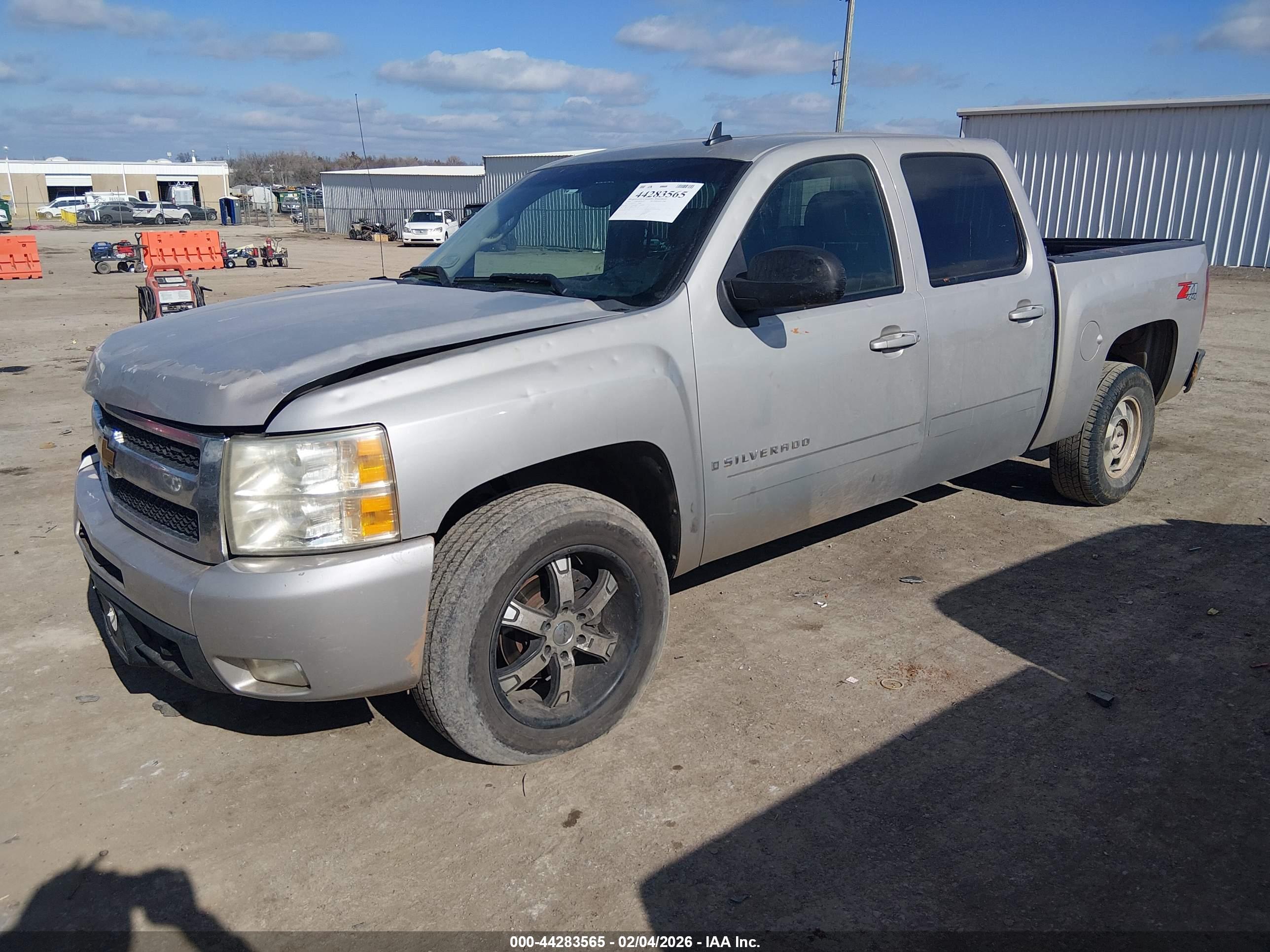 CHEVROLET SILVERADO image 2