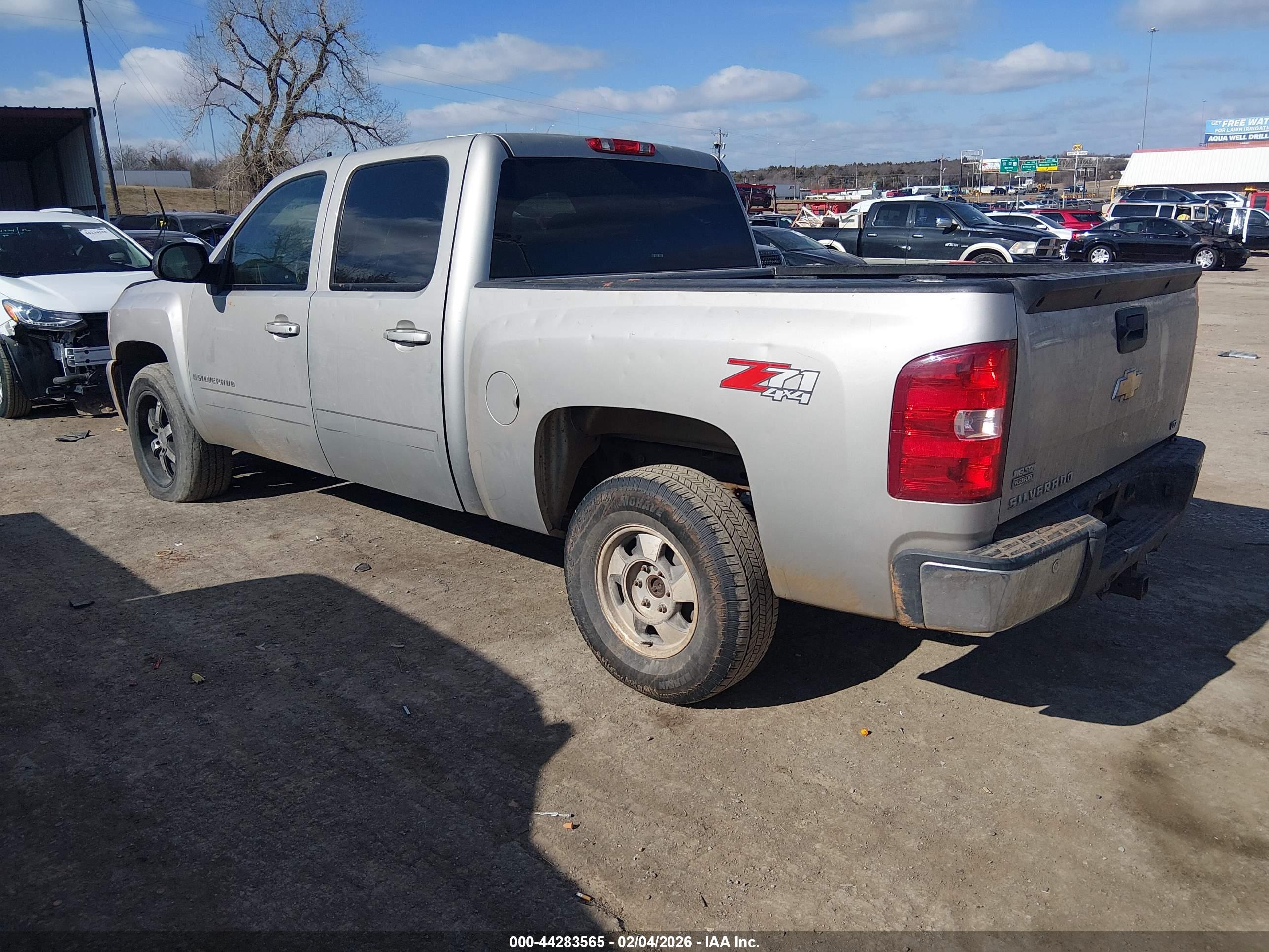 CHEVROLET SILVERADO image 3
