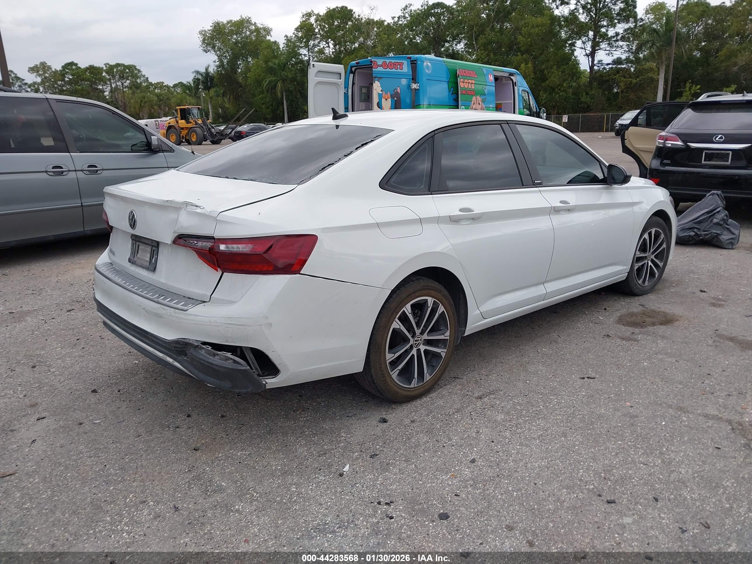 VOLKSWAGEN JETTA image 4