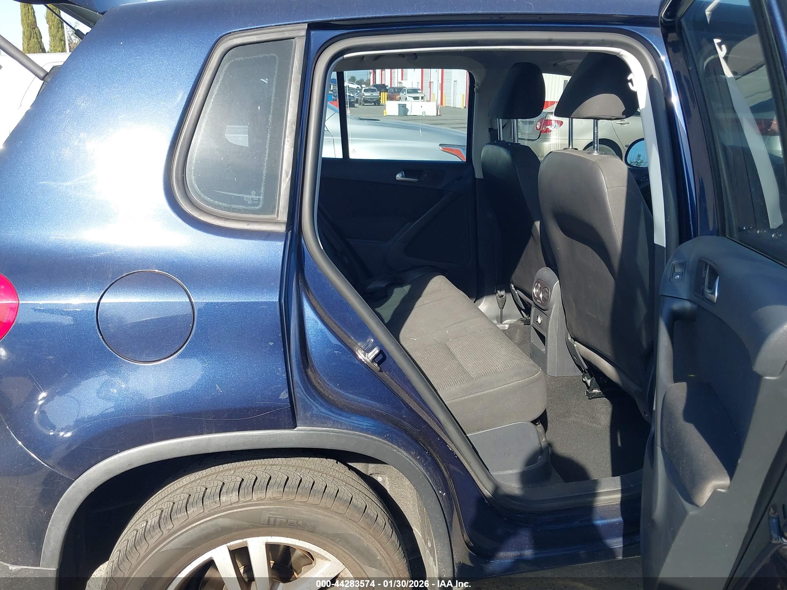 VOLKSWAGEN TIGUAN image 8