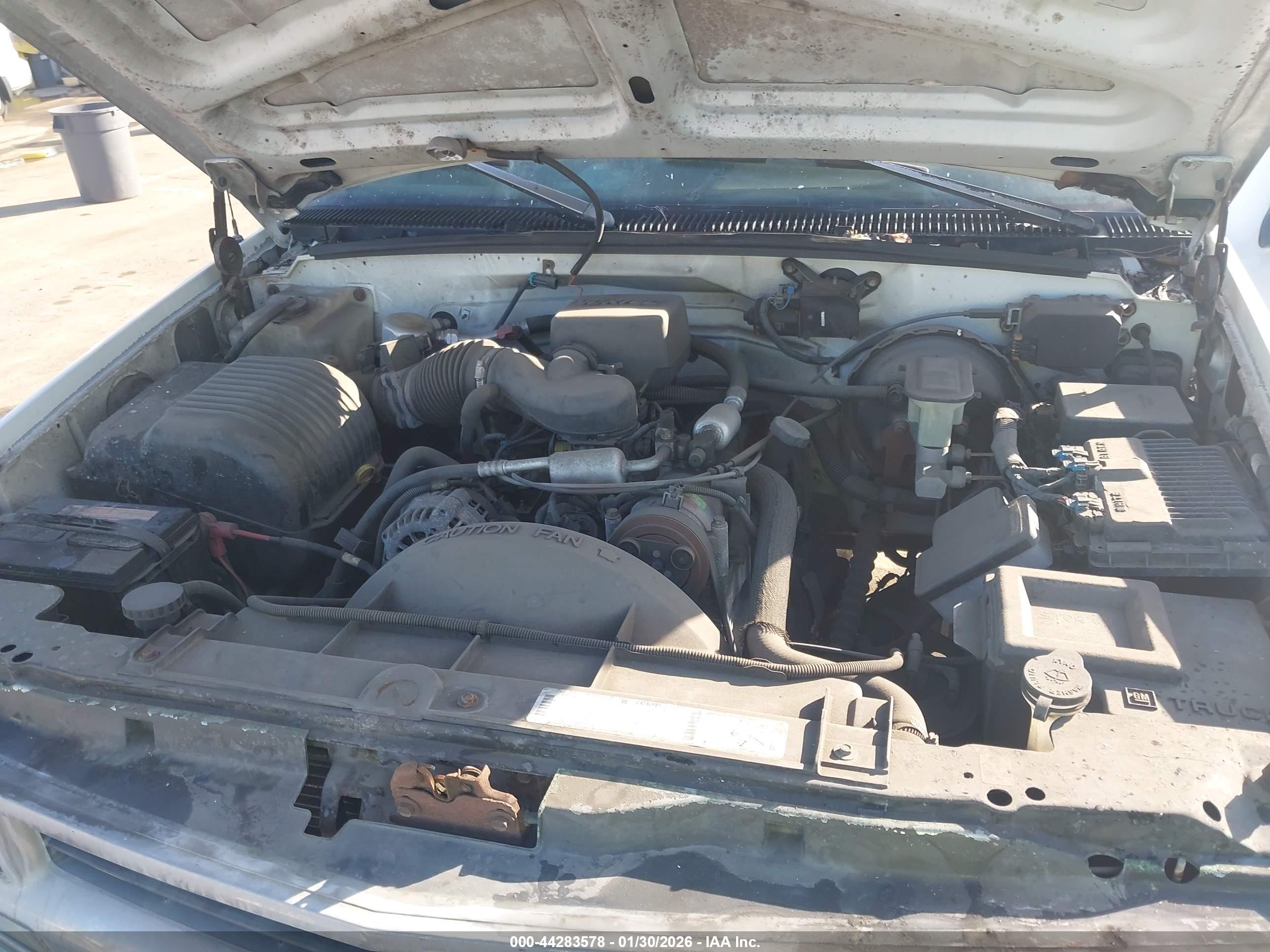 CHEVROLET GMT-400 image 10